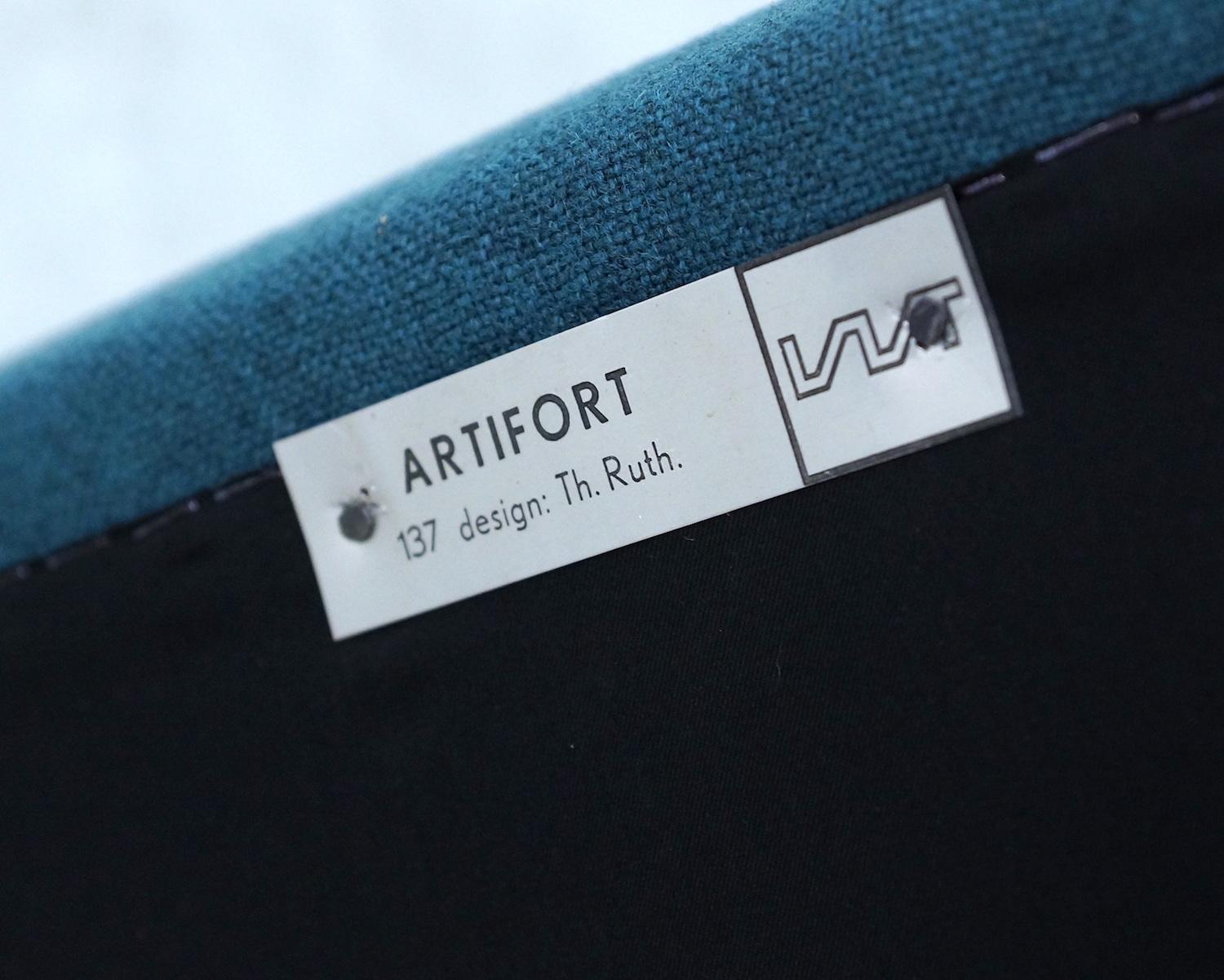 Teal Artifort Theo Ruth Lounge Chair Model 137 For Sale 5