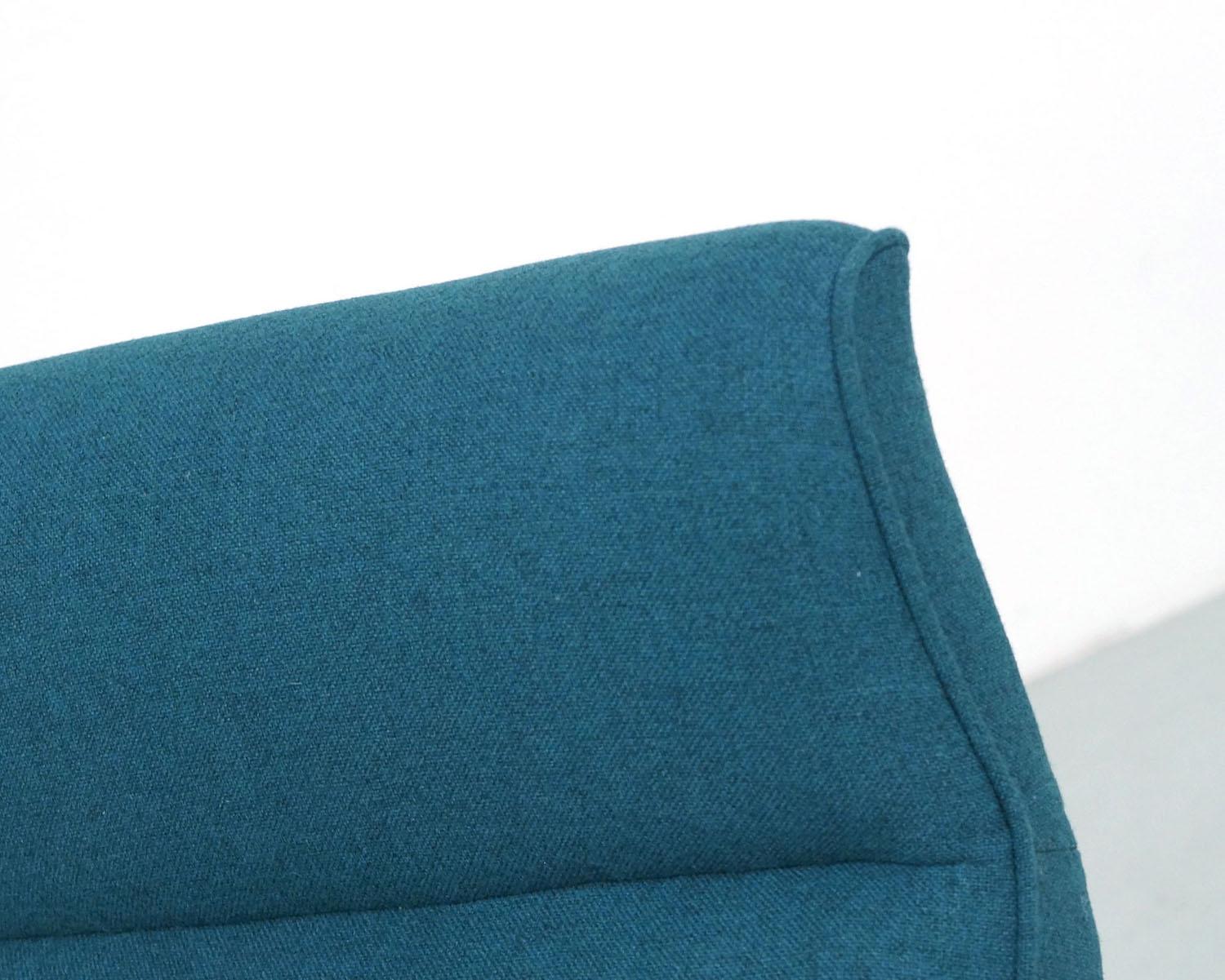 Teal Artifort Theo Ruth Lounge Chair Model 137 For Sale 1
