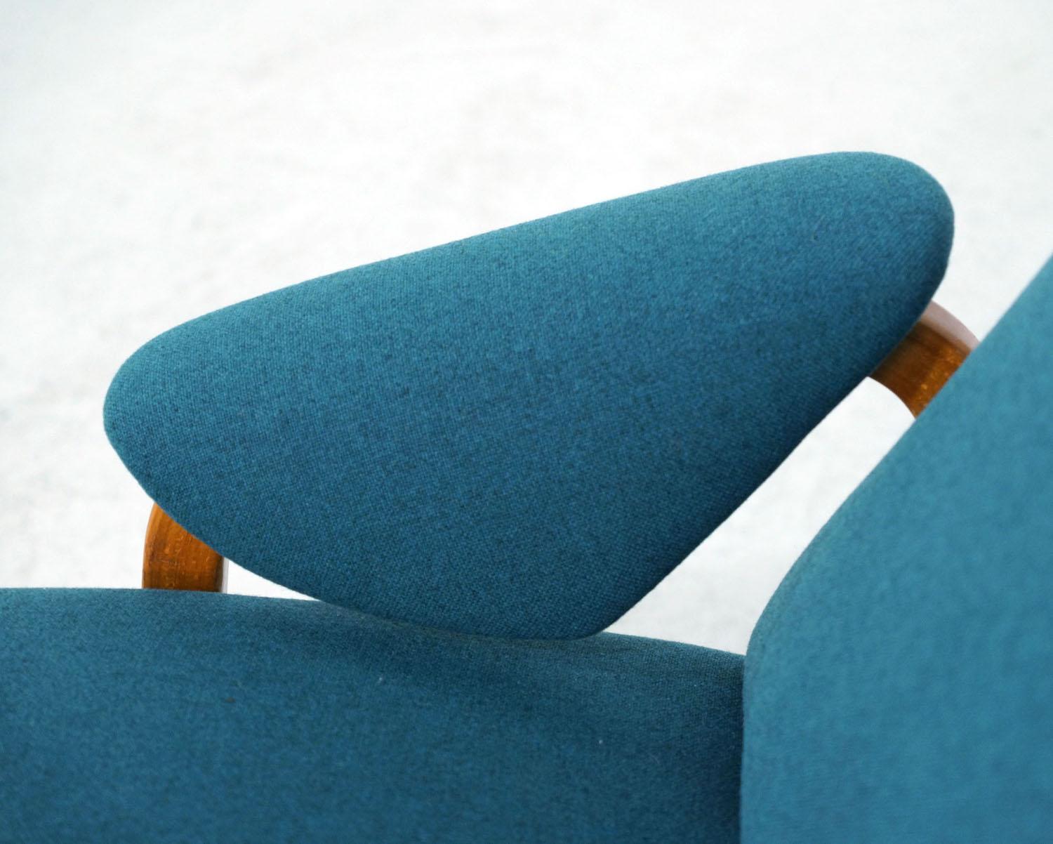 Teal Artifort Theo Ruth Lounge Chair Model 137 For Sale 2