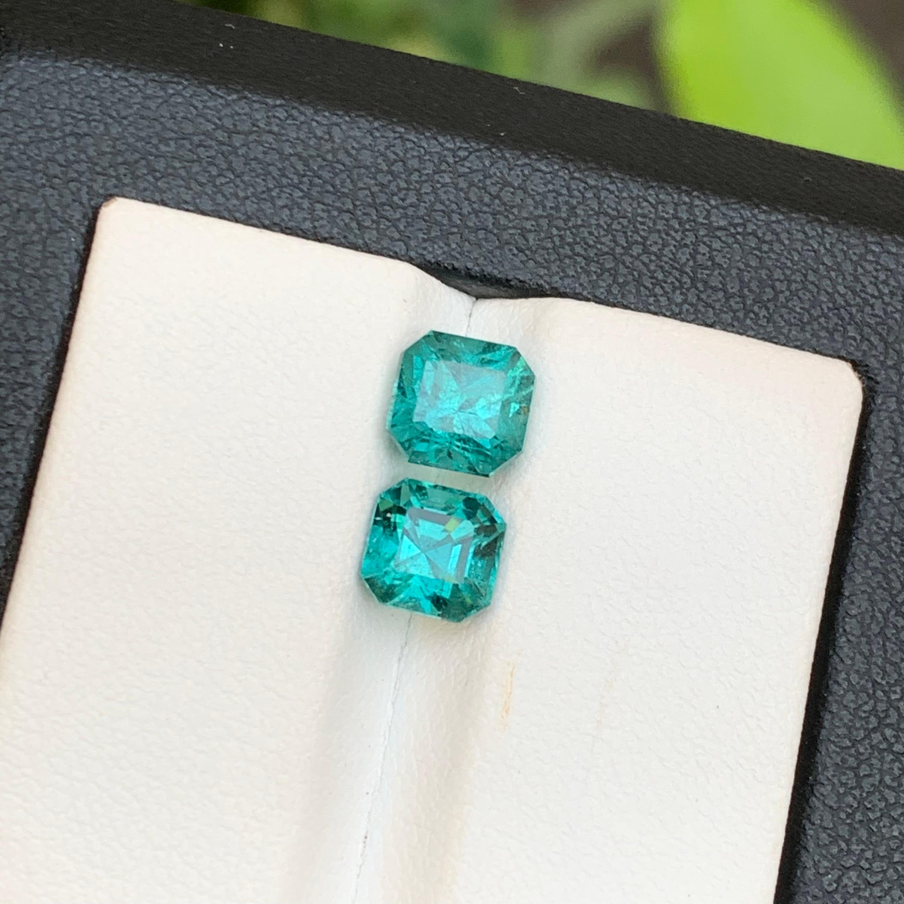 Boucles d'oreilles tourmaline naturelle bleu sarcelle Unisexe en vente