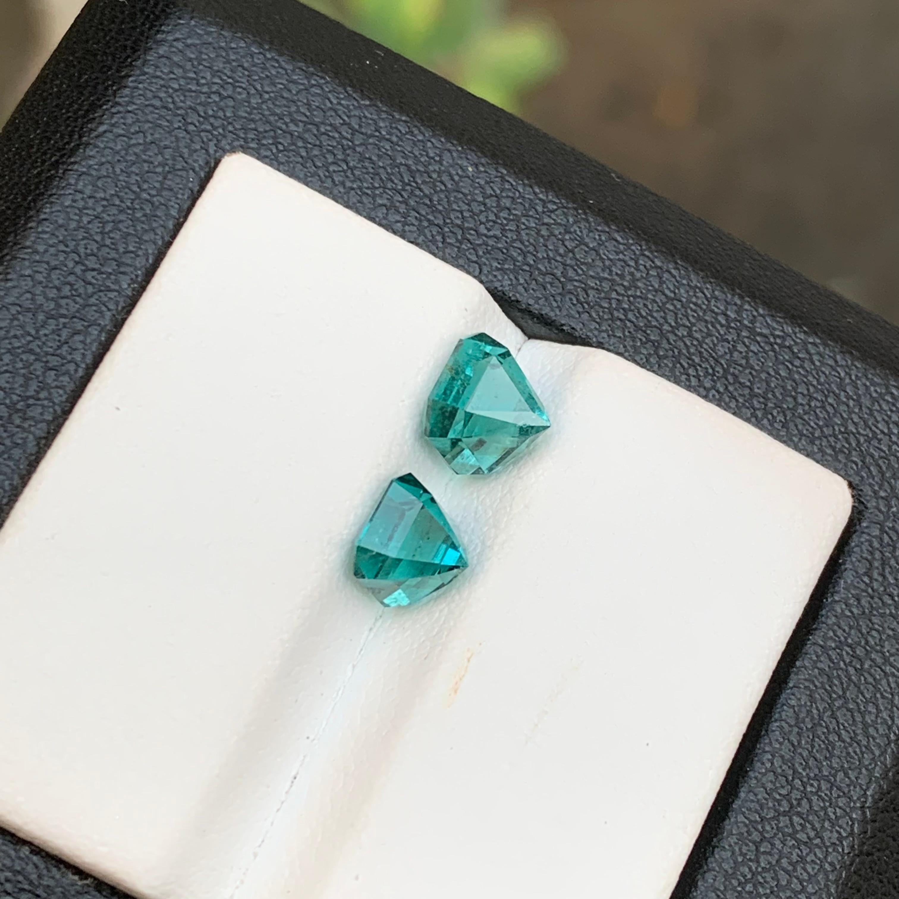 Boucles d'oreilles tourmaline naturelle bleu sarcelle en vente 2