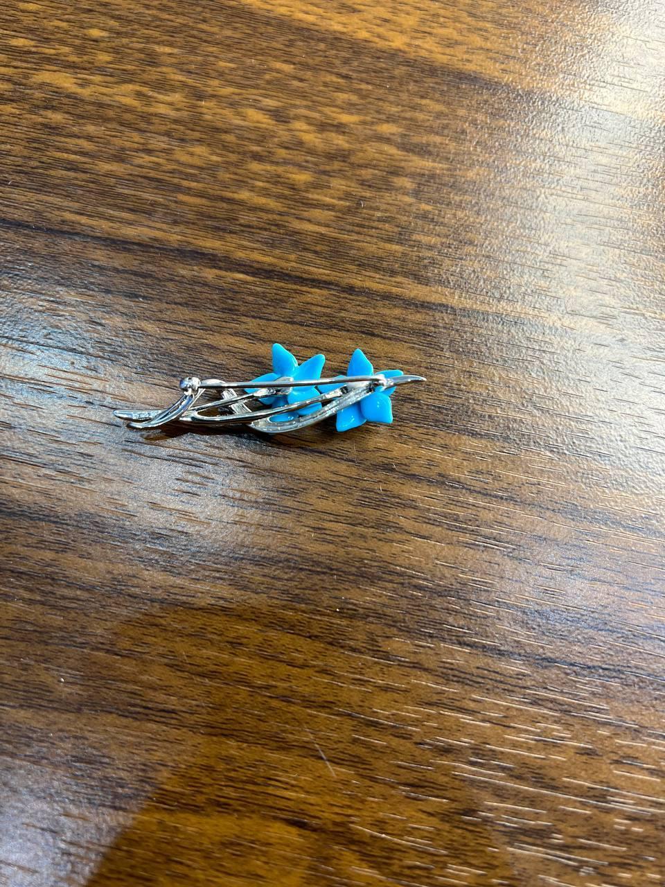 Mixed Cut Teal Blue Turquoise Caved Floral Flower Diamonds 14K White Gold Pin Brooch For Sale