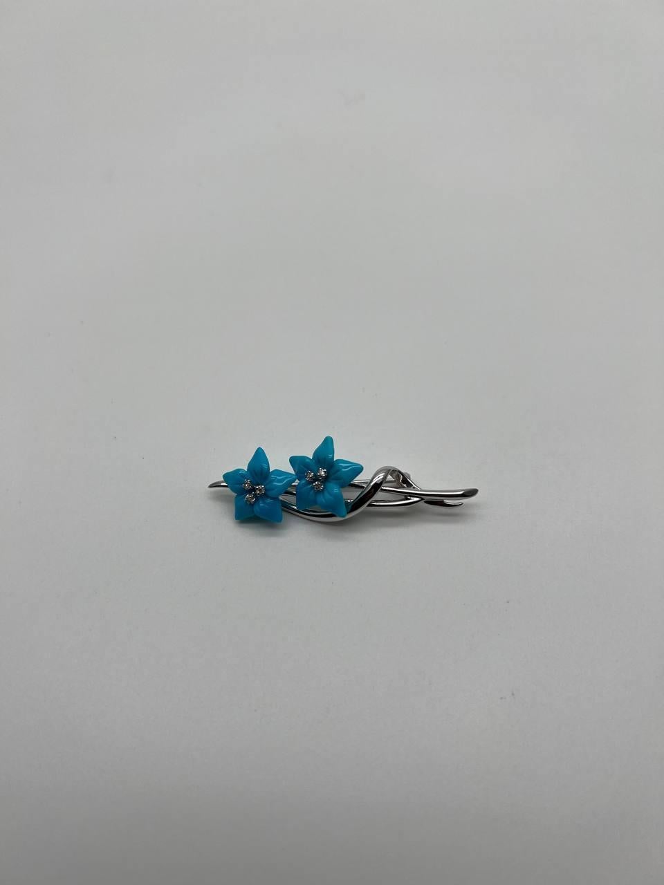 Women's Teal Blue Turquoise Caved Floral Flower Diamonds 14K White Gold Pin Brooch For Sale