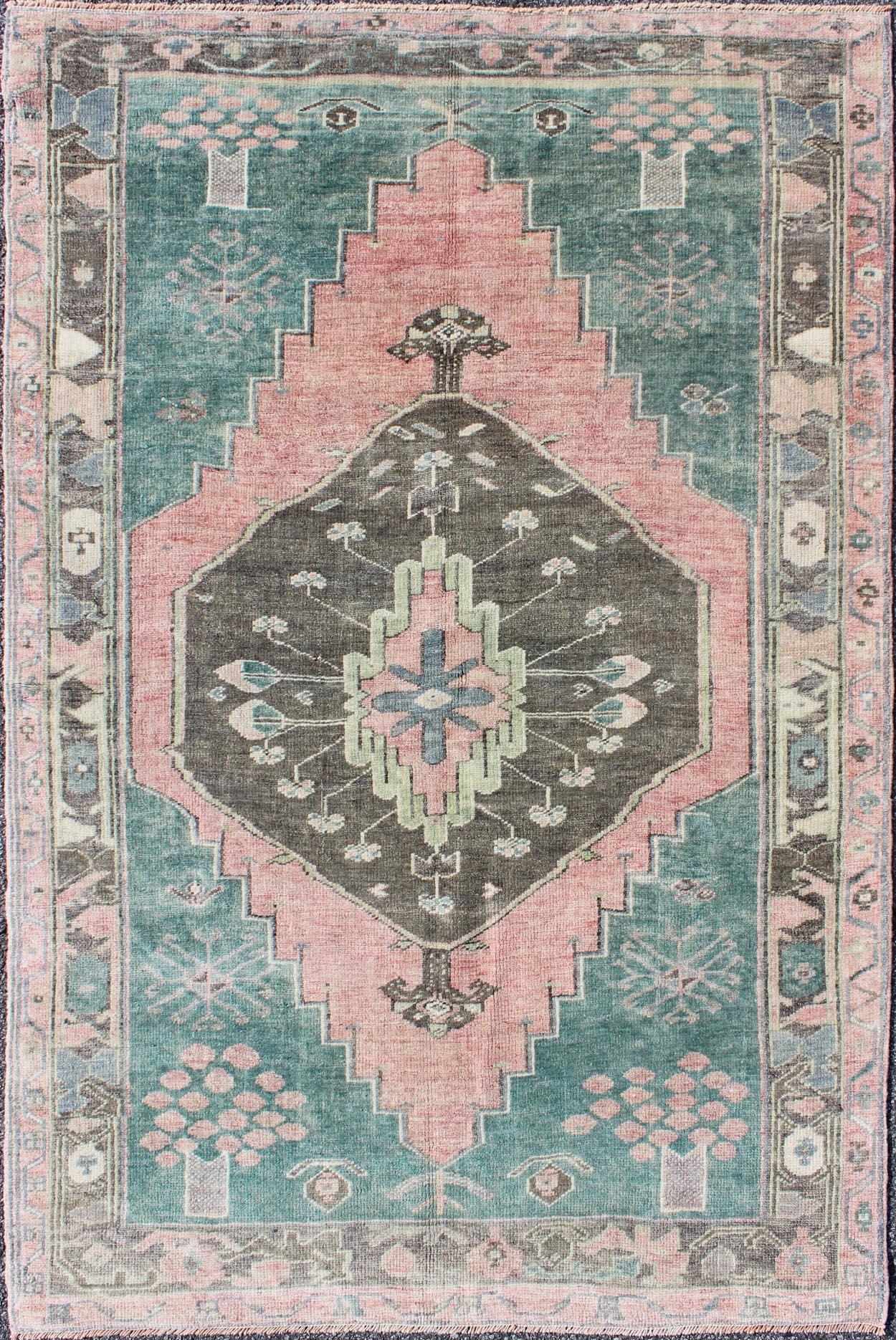 Alfombra Turca Oushak Vintage Teal, Marrón y Salmón con Medallón Geométrico en venta 1