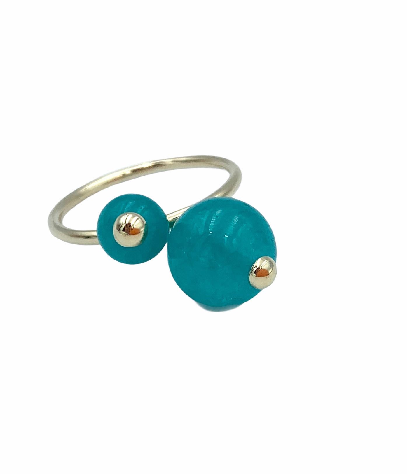 Contemporary Teal Chalcedony Graduated Sweetie Ring in Yellow Gold For Sale