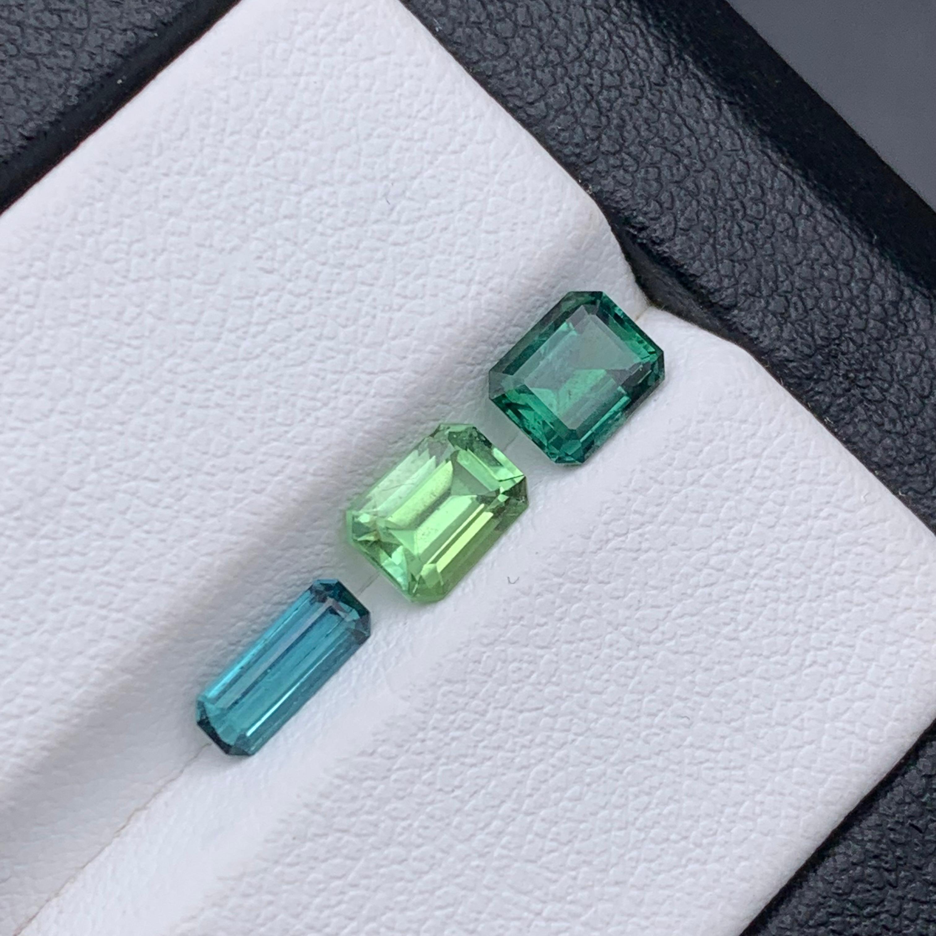 Tourmaline naturelle vert sarcelle, vert lime et bleu vibrant pour bague, pendentif collier, bracelet ou tout autre bijou taillé en émeraude de Kunar Afghanistan !

💎 TYPE DE PIERRE PRÉCIEUSE : Tourmaline
⚖️ POIDS : 1,90 carats
🪚 SHAPE & CUT :
