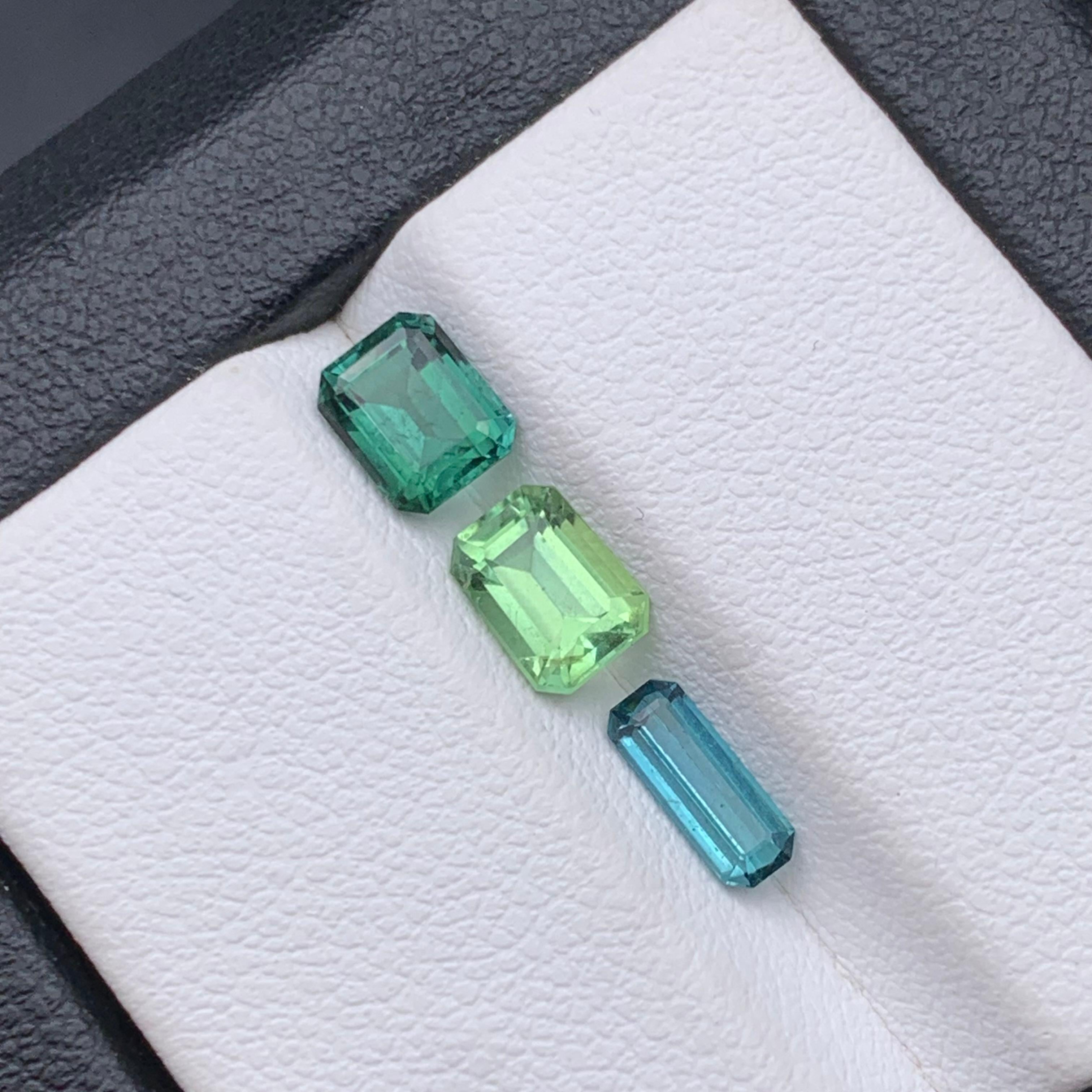 Taille émeraude Tourmaline naturelle vert sarcelle, vert lime et bleu vibrant pierres en vrac 1.90 ct en vente