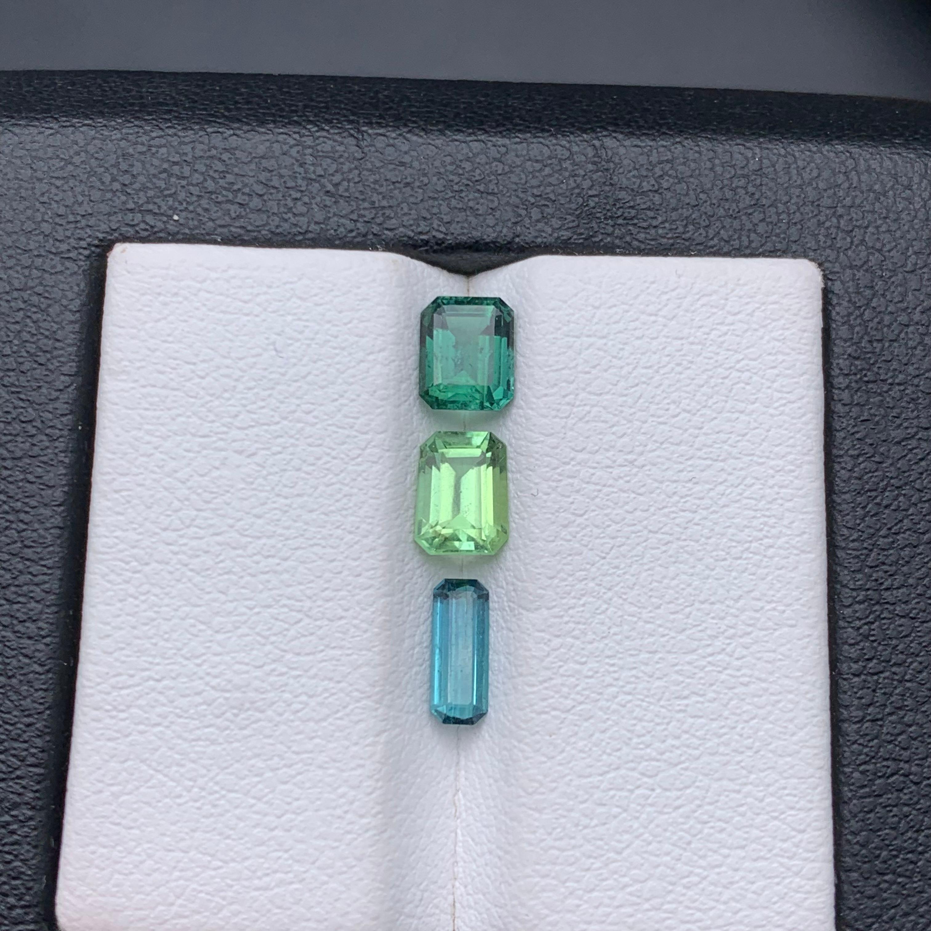 Tourmaline naturelle vert sarcelle, vert lime et bleu vibrant pierres en vrac 1.90 ct Neuf - En vente à Peshawar, PK