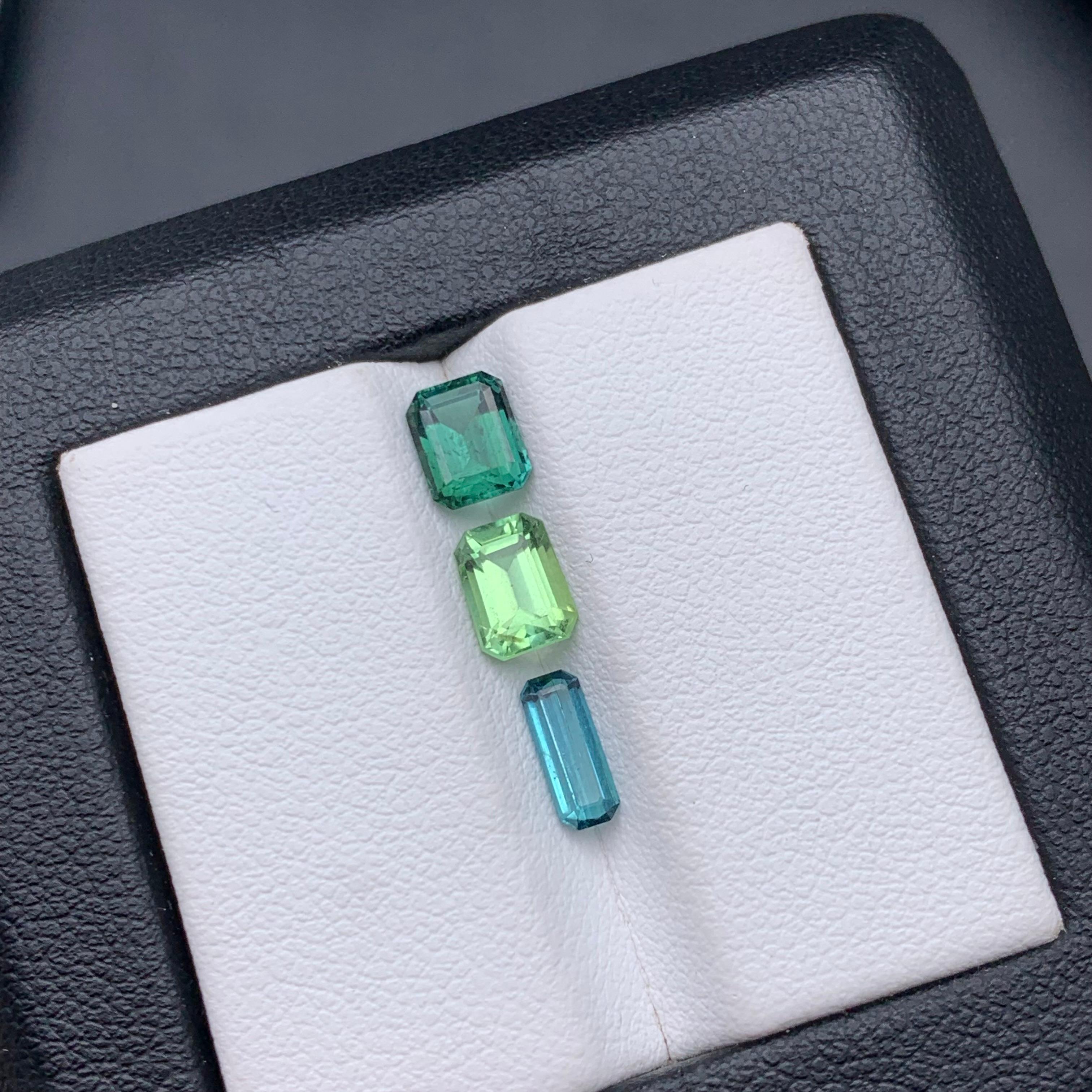 Tourmaline naturelle vert sarcelle, vert lime et bleu vibrant pierres en vrac 1.90 ct en vente 2