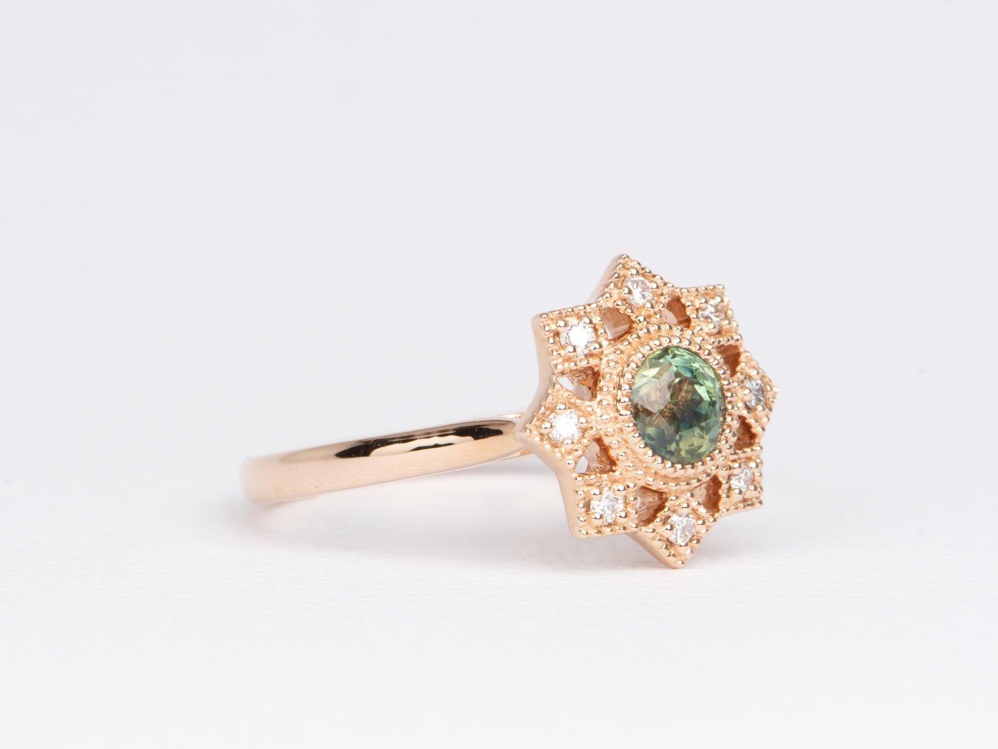 Taille ronde Bague de fiançailles en or rose 14 carats avec saphir du Montana vert sarcelle et halo de diamants en vente