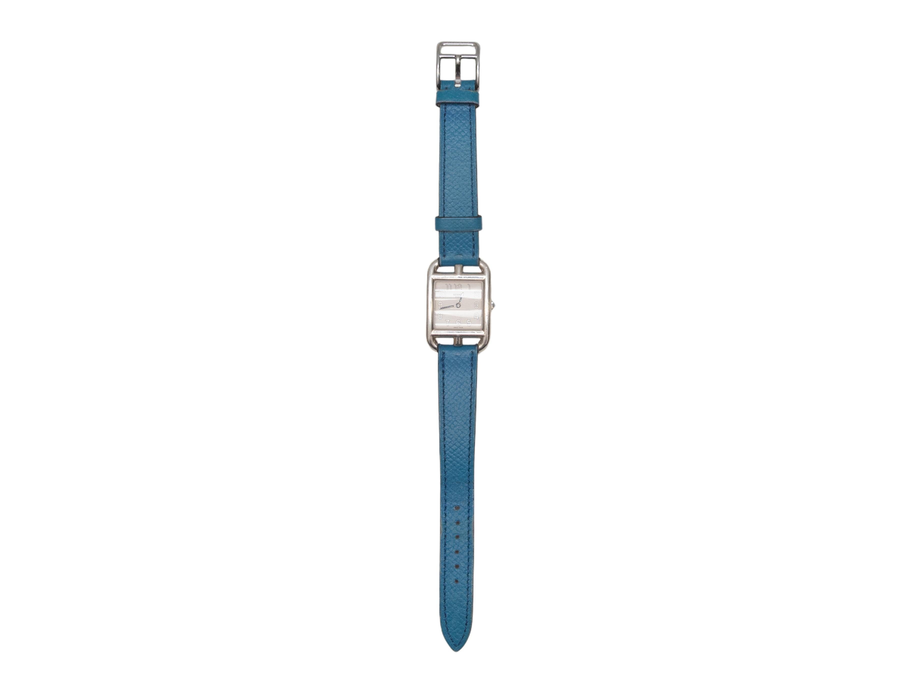 Montre Cape Cod Tonneau d'Hermès en cuir sarcelle et acier inoxydable. Fermeture à boucle sur la sangle. Largeur de 0,9