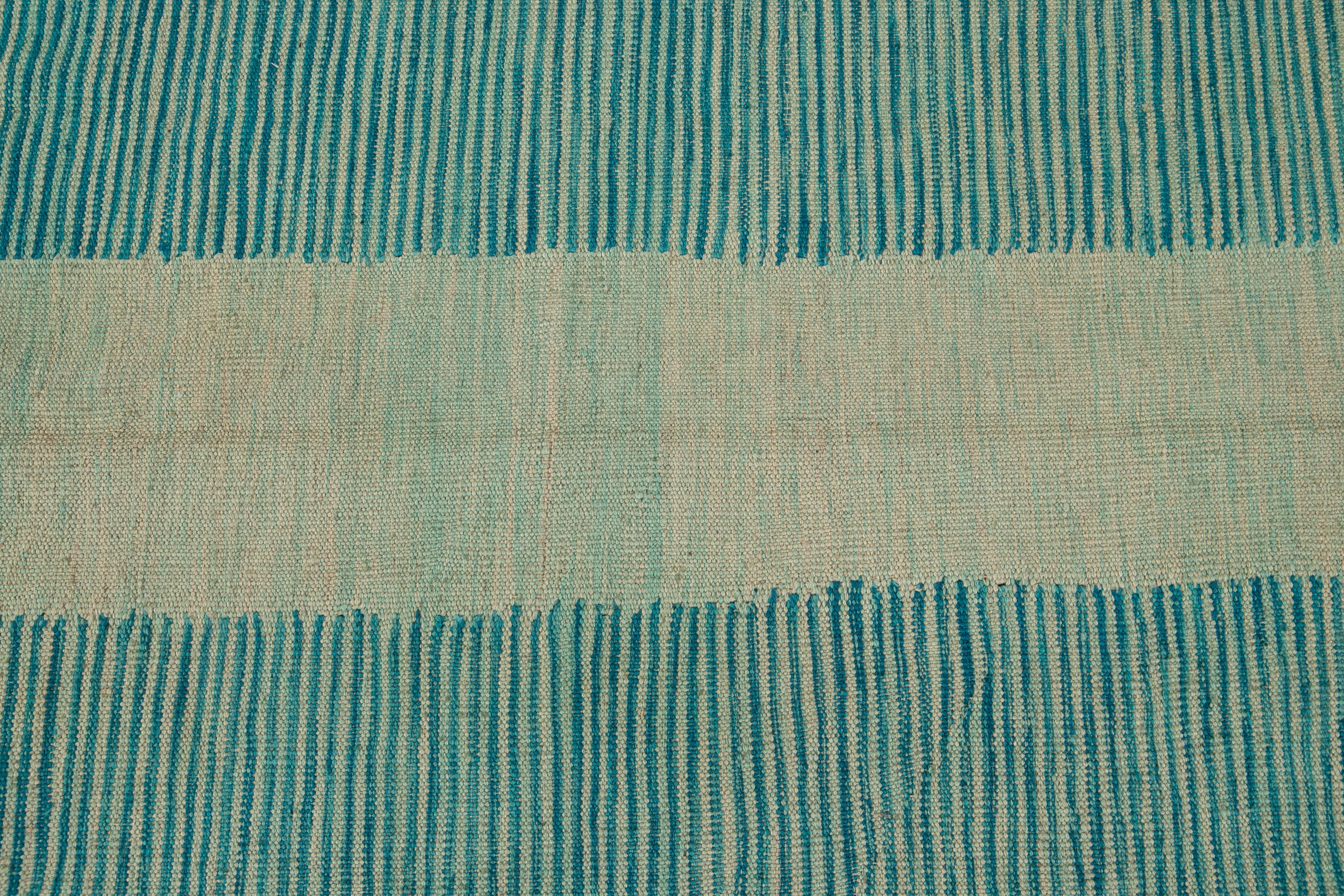 Moderner, expressionistischer Flachgewebe-Wollteppich in Blau in Teal im Angebot 4