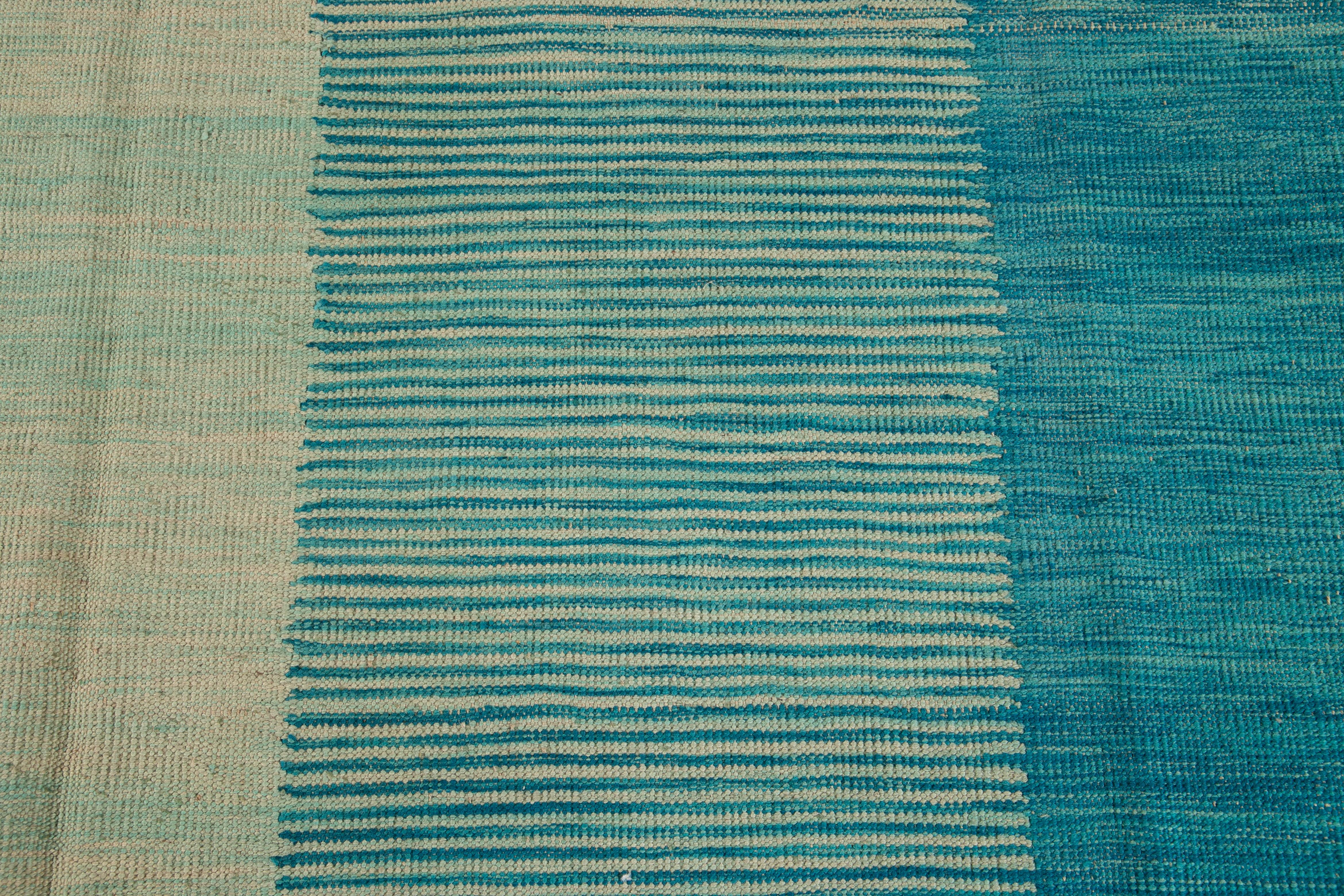 Moderner, expressionistischer Flachgewebe-Wollteppich in Blau in Teal im Angebot 5
