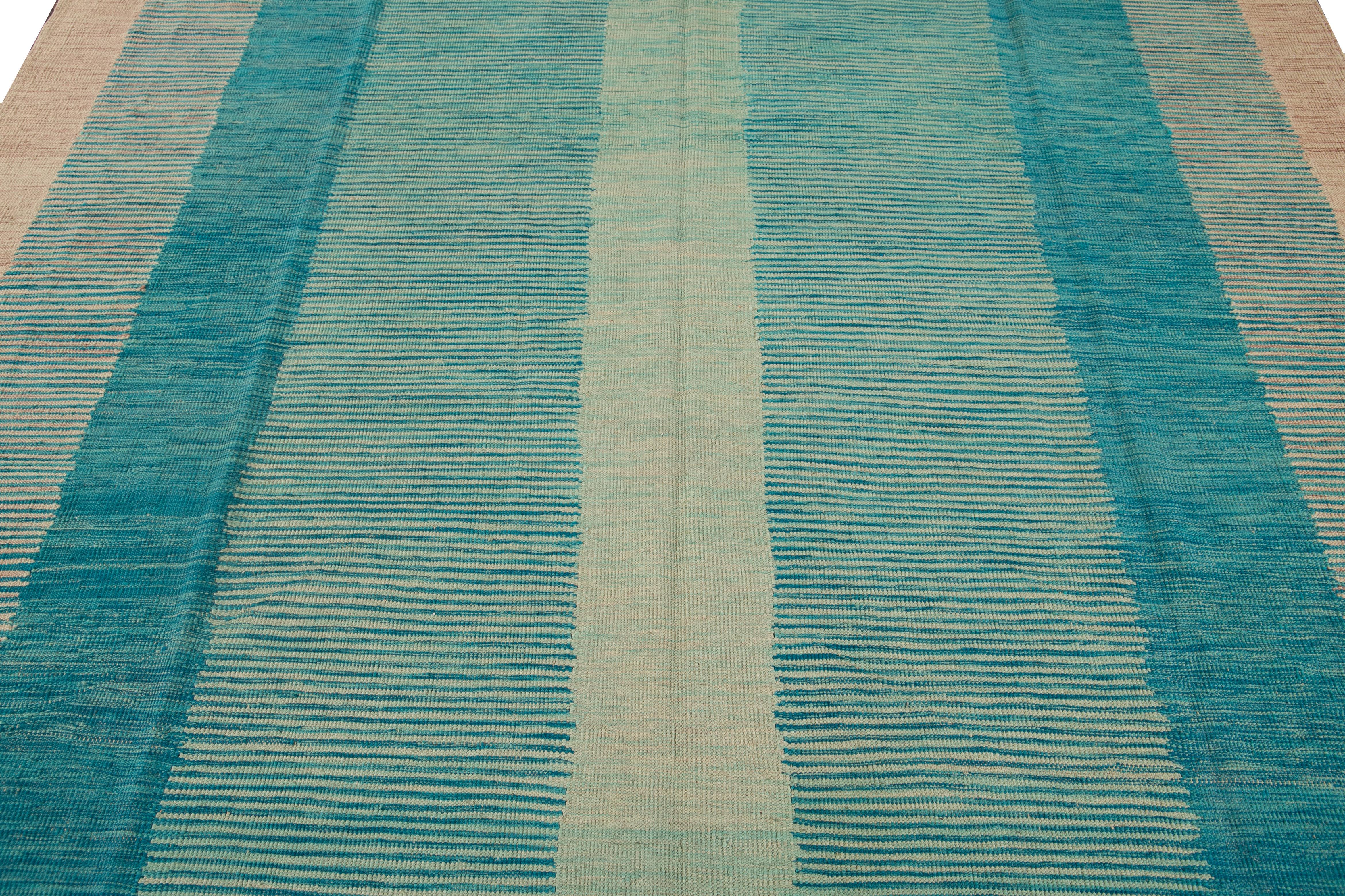 Moderner, expressionistischer Flachgewebe-Wollteppich in Blau in Teal (Kelim) im Angebot