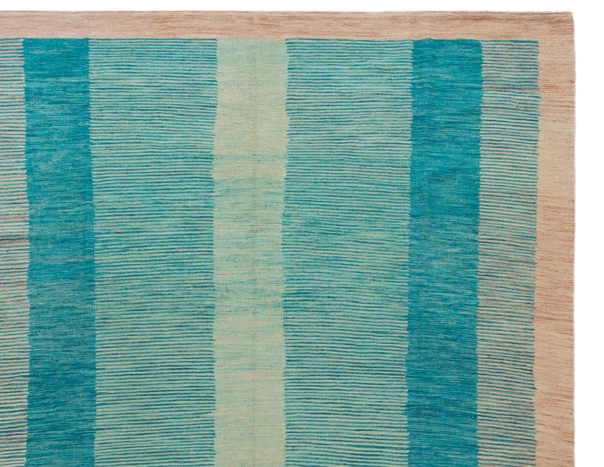Moderner, expressionistischer Flachgewebe-Wollteppich in Blau in Teal (Handgeknüpft) im Angebot