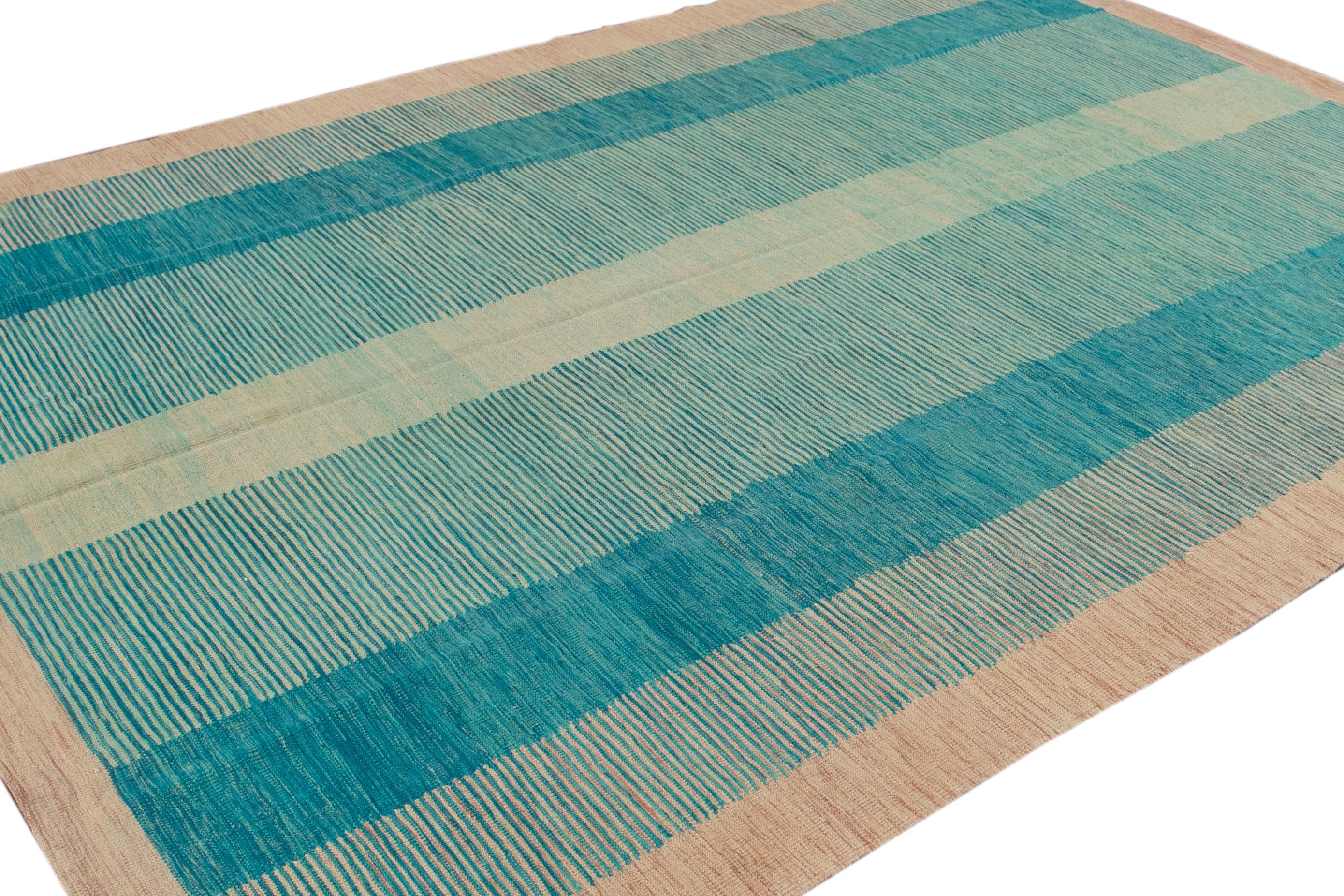 Moderner, expressionistischer Flachgewebe-Wollteppich in Blau in Teal im Zustand „Neu“ im Angebot in Norwalk, CT