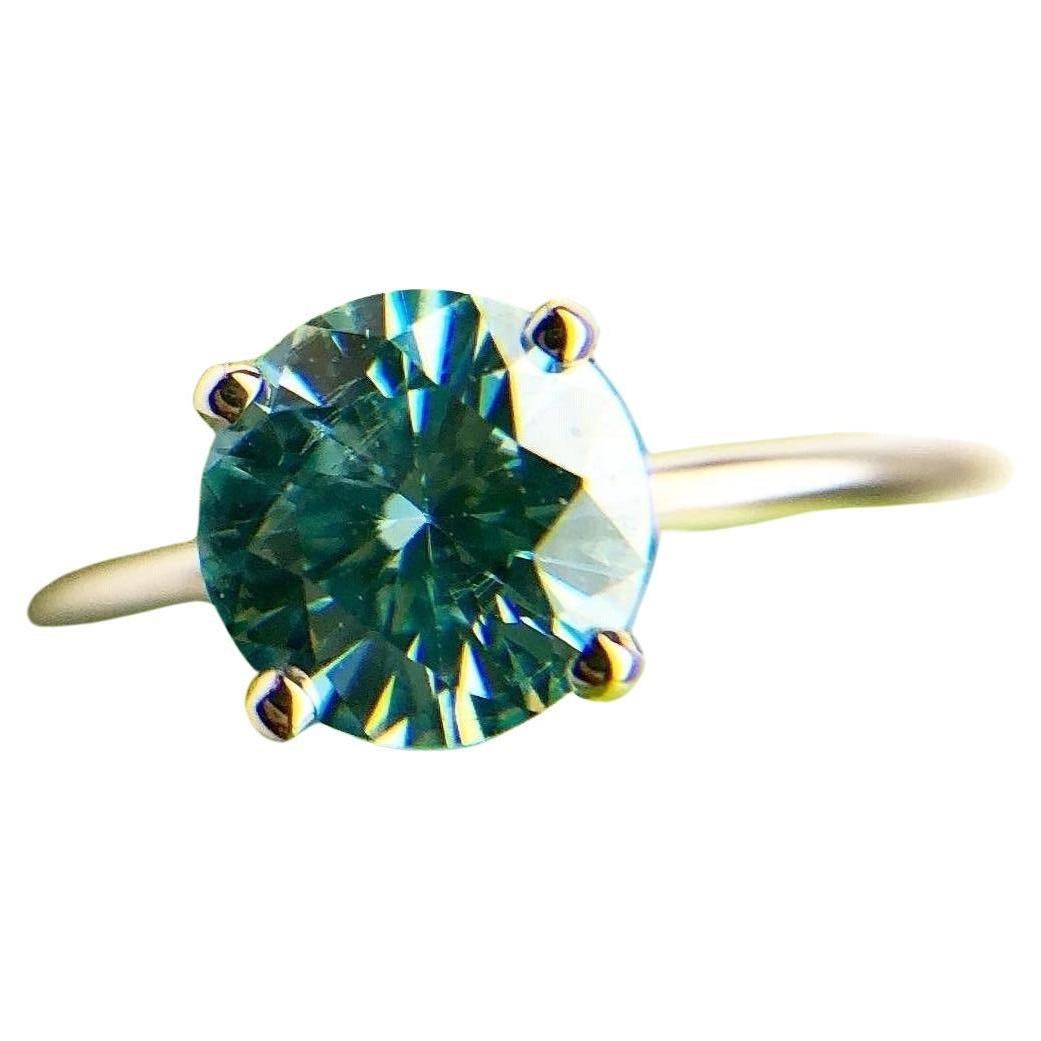 Bague de fiançailles solitaire en or jaune 18 carats avec moissanite sarcelle couleur turquoise en vente