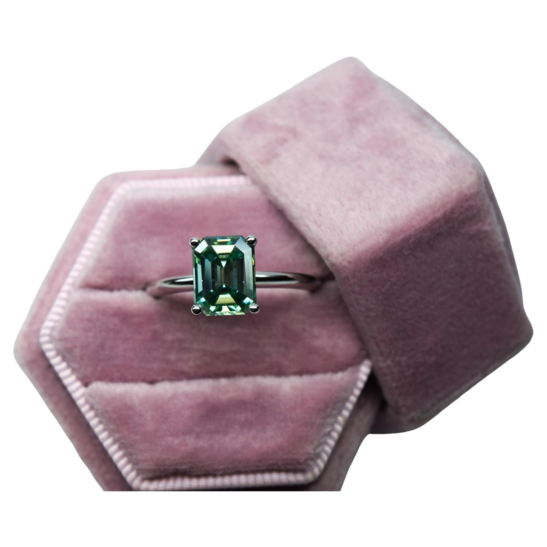 Teal Moissanite solitaire ring 14KT or engagement ring en vente