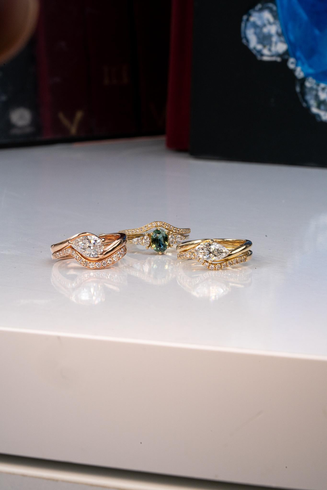 in vendita:  Anello di fidanzamento con zaffiro verde acqua e diamante 3