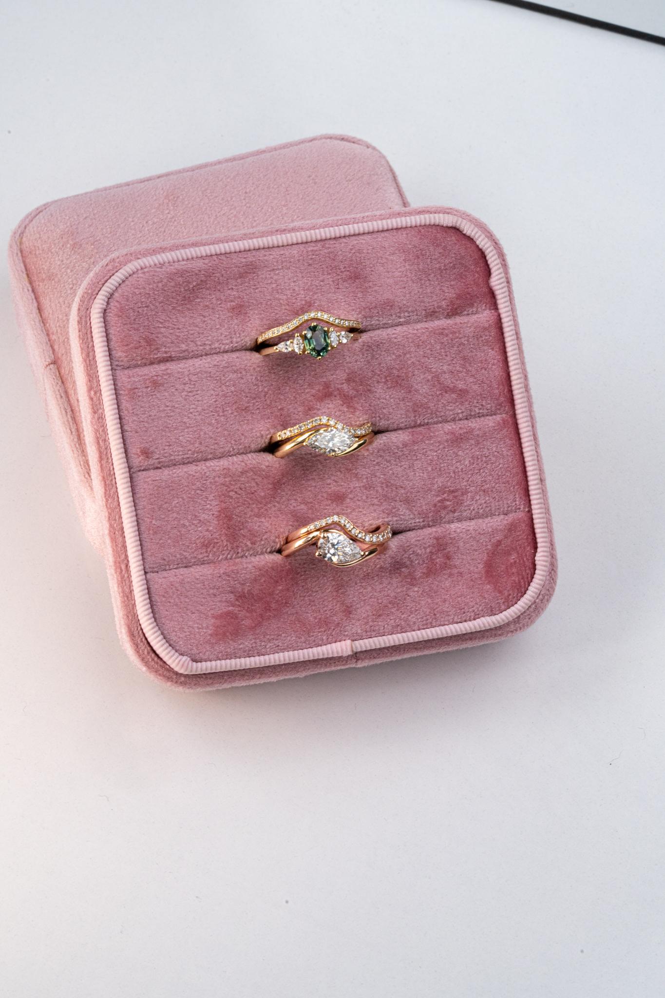 in vendita:  Anello di fidanzamento con zaffiro verde acqua e diamante 4