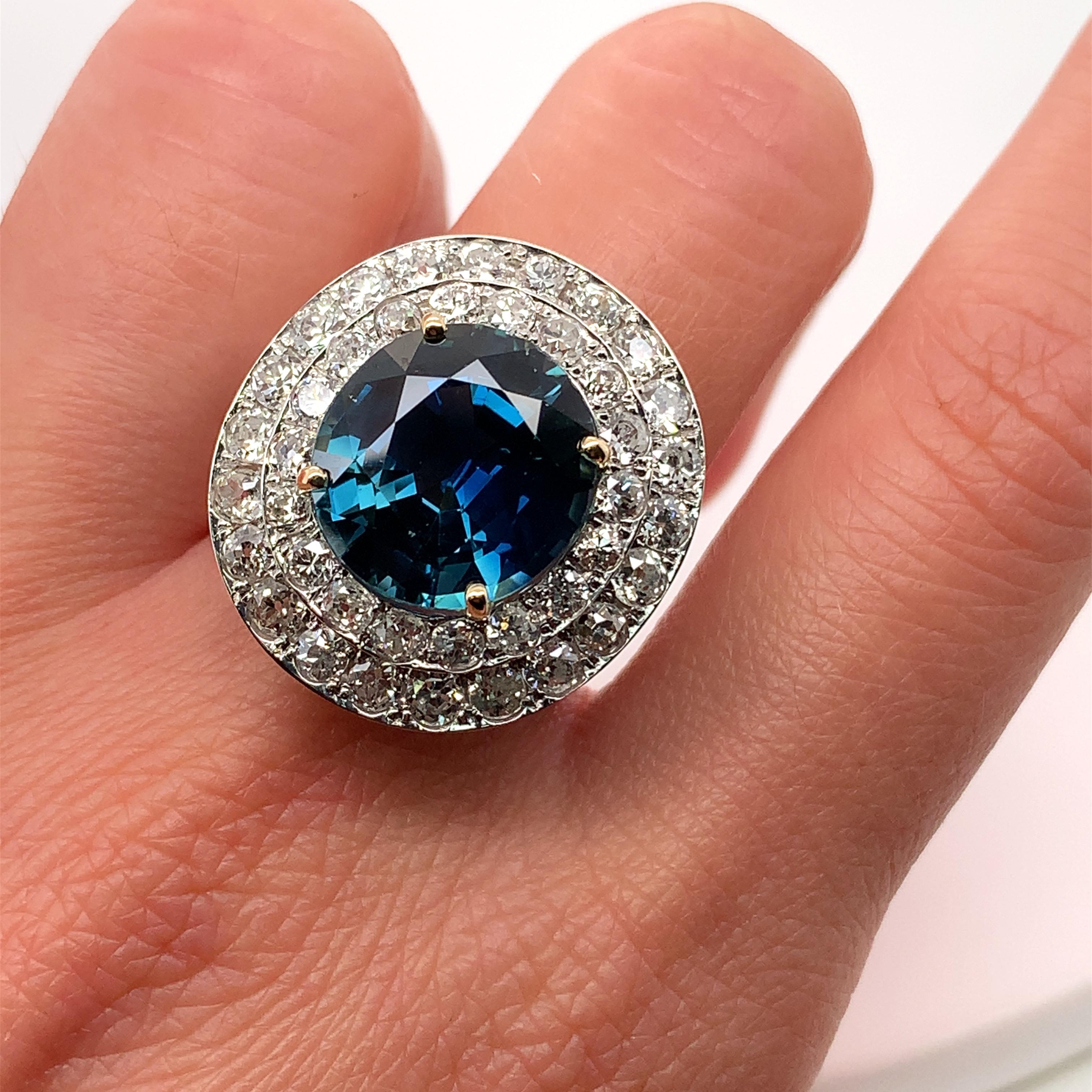 Teal sapphire and diamonds Art Deco cocktail ring 18k yellow gold In New Condition For Sale In London, GB