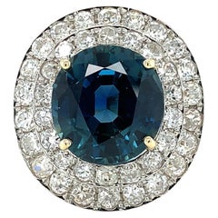 Anillo de cóctel Art Decó de oro amarillo de 18k con zafiro verde azulado y diamantes