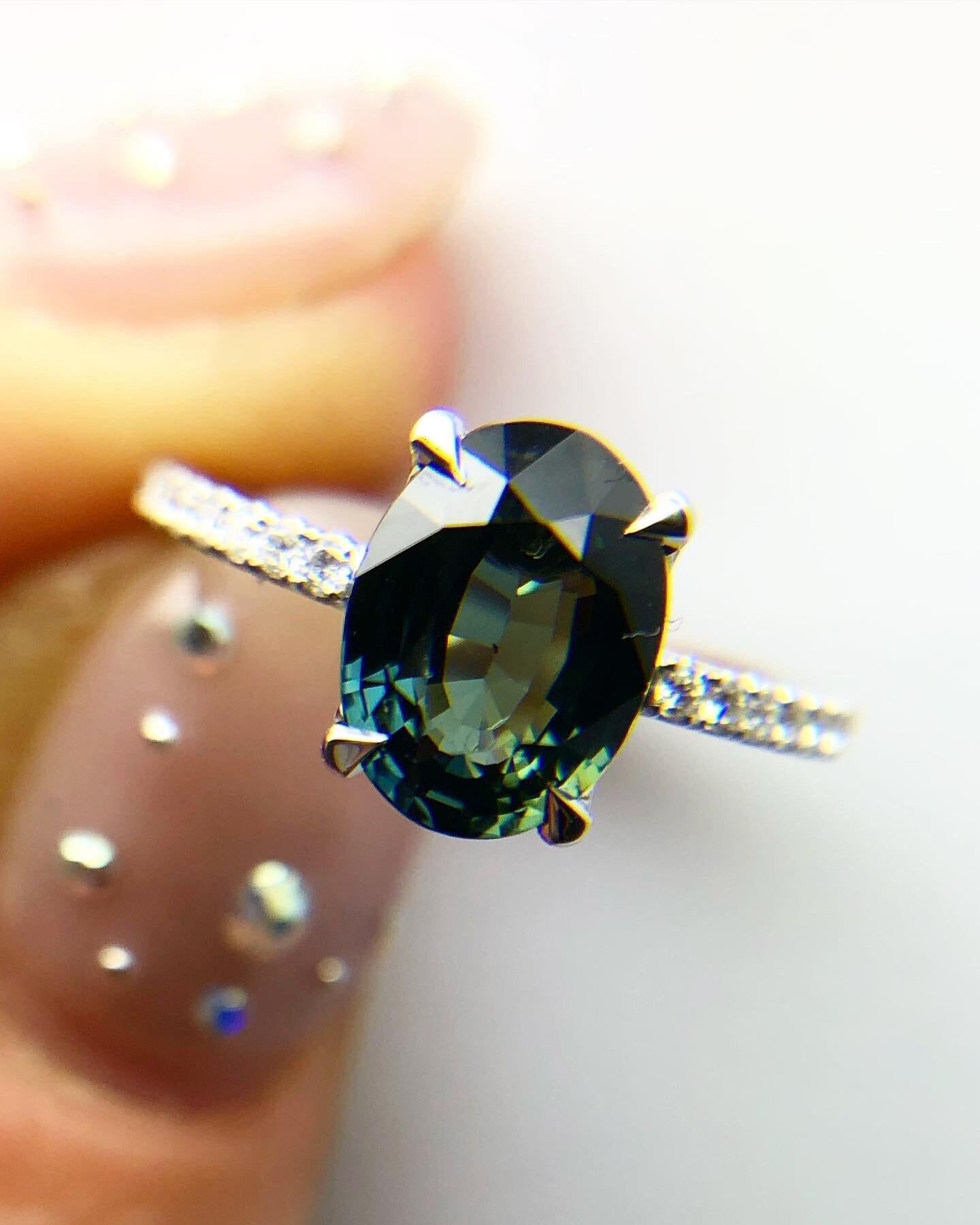 da uomo o donna Anello di fidanzamento con zaffiro verde acqua e diamante in platino in vendita