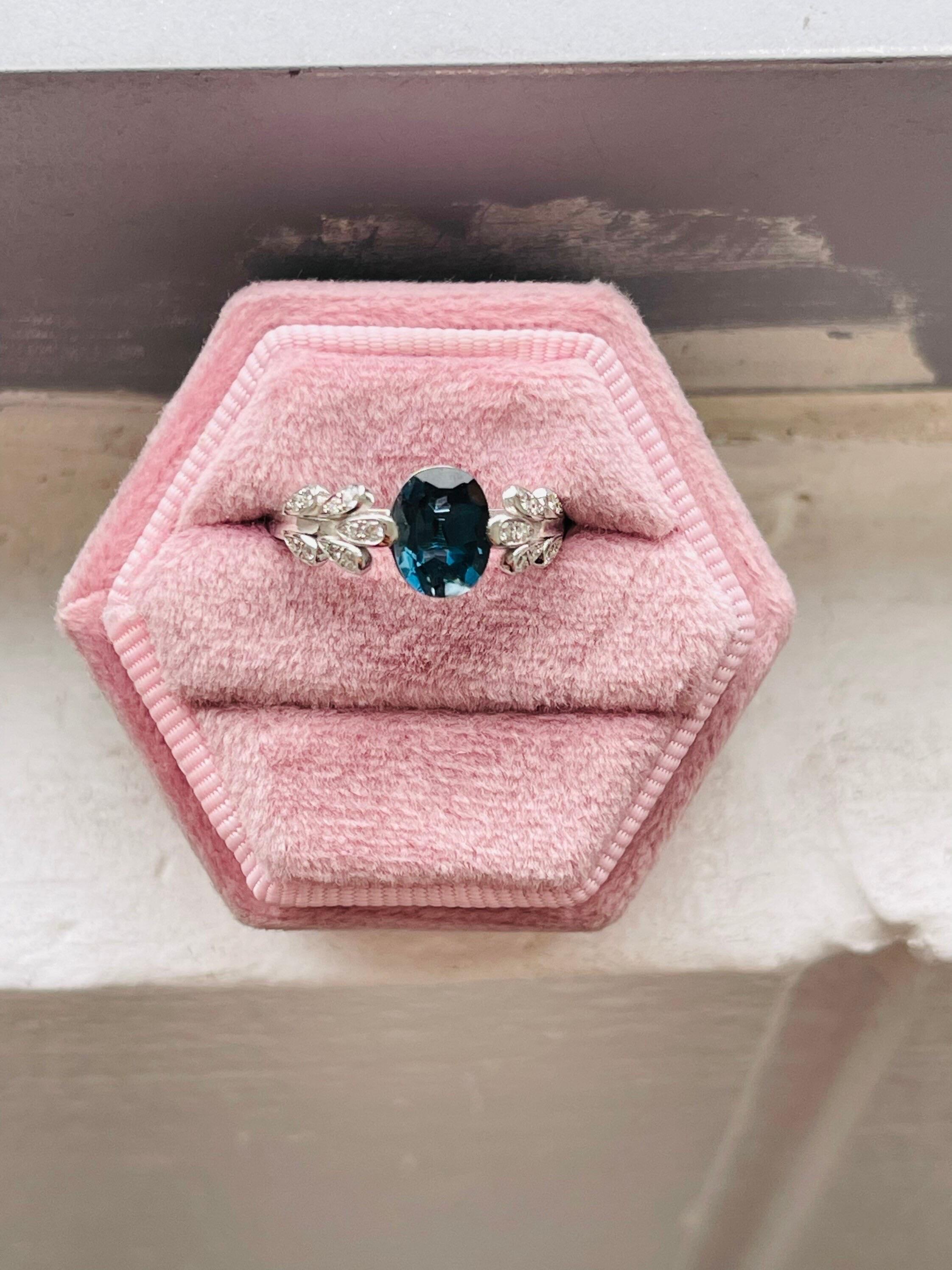 Teal Saphir Diamantring 18KT Weißgold Größe 6 Minimalistischer floraler Ring im Angebot 1