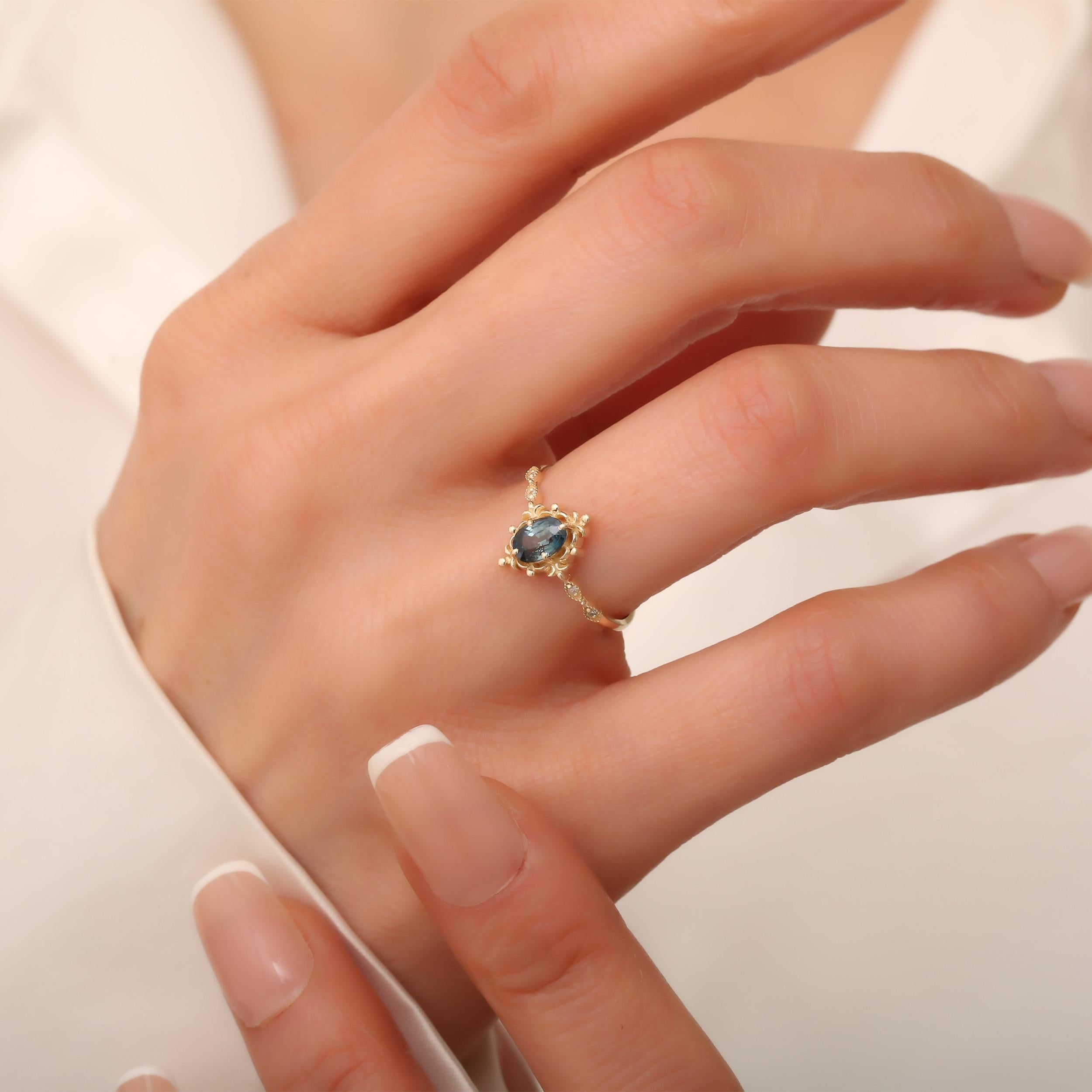 Teal Sapphire Engagement 0.72ct Ring In New Condition For Sale In Fatih, 34