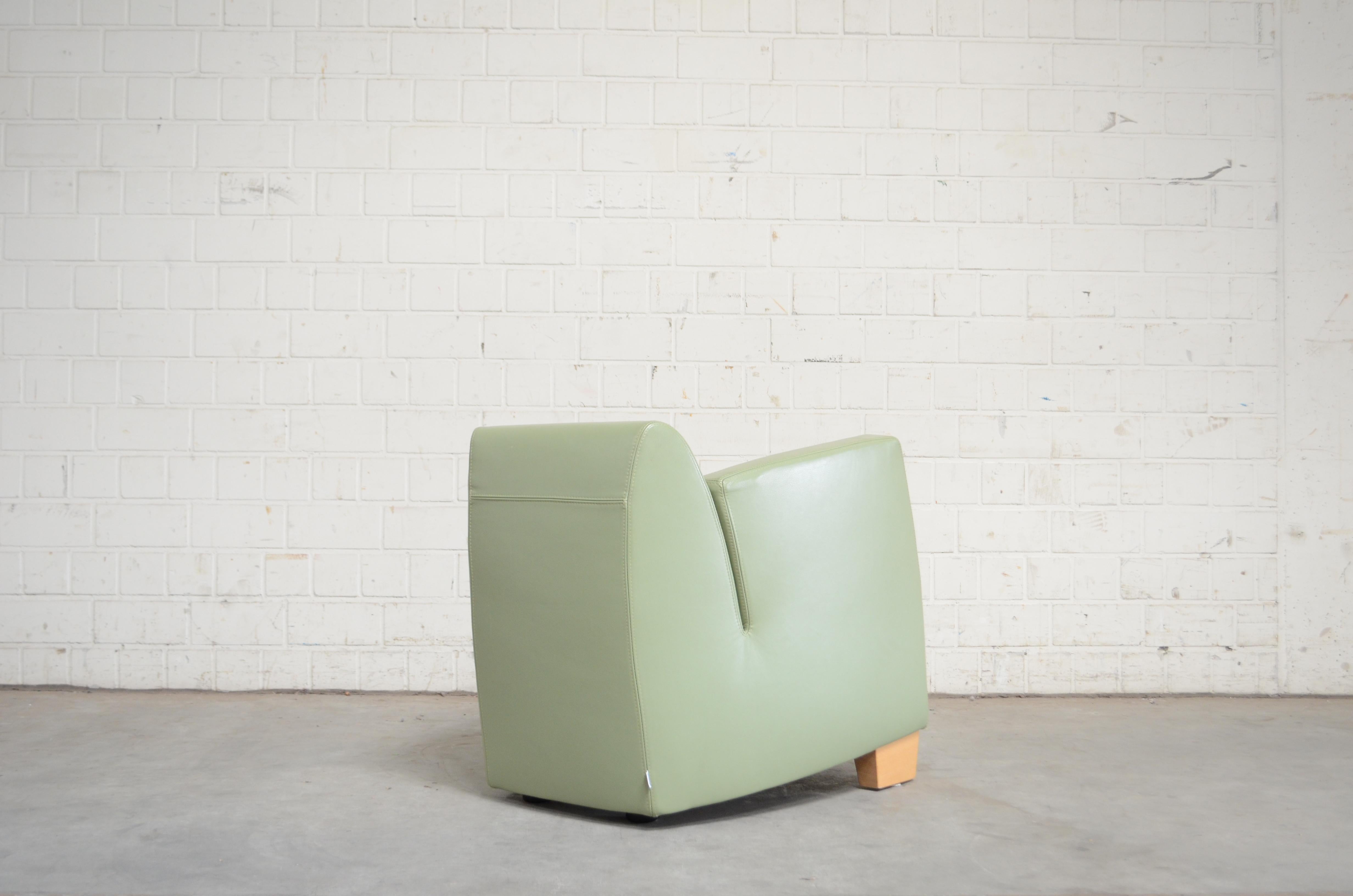 This small armchair SeNa DS 2620 was designed by Kurt Erni 1995 for the swiss manufacture Team by Wellis.
De Sede was buying Team by Wellis in the year 2012 and this armchair was produced since then 2012 by De Sede.
This chair was the first