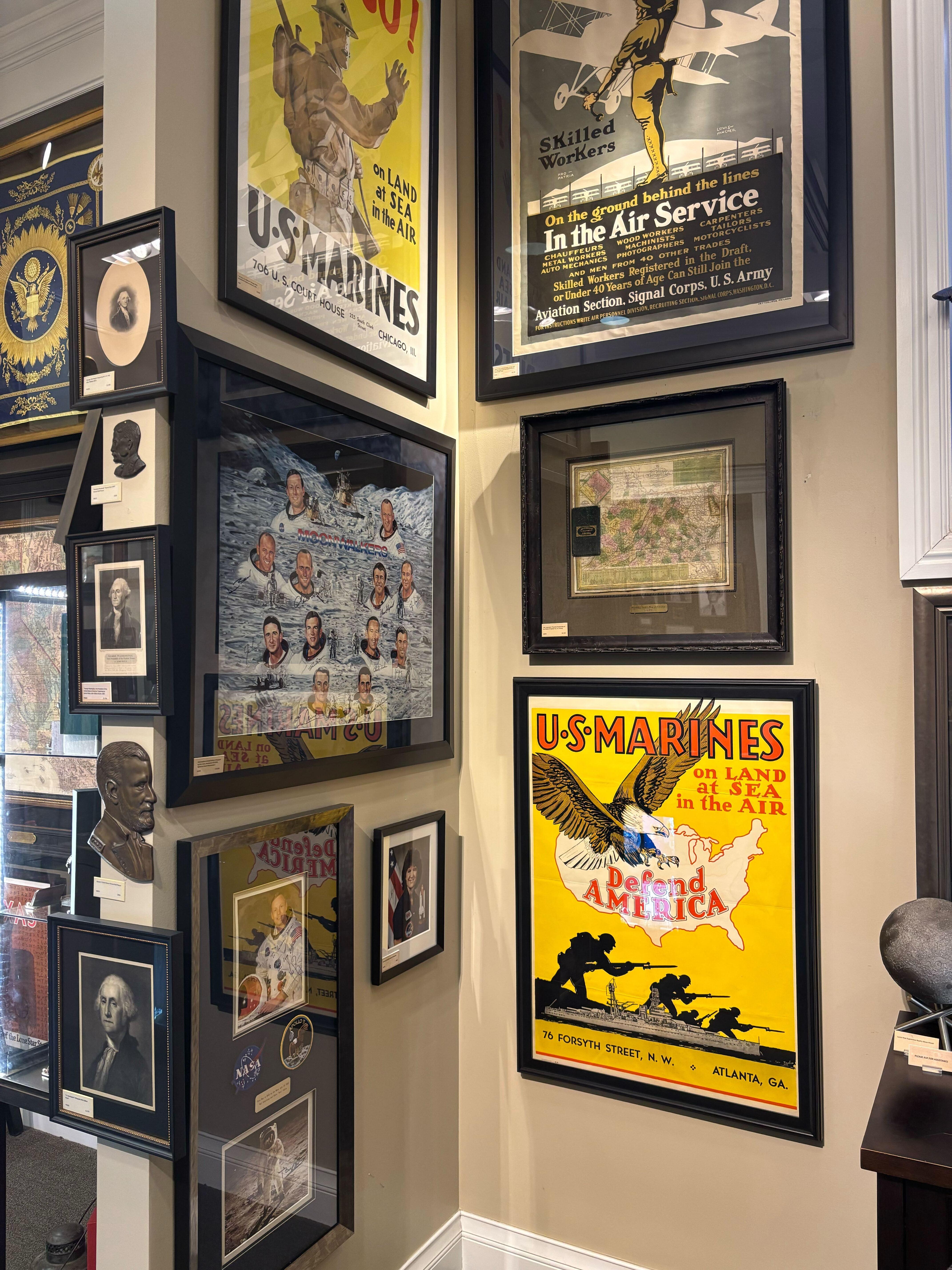 „Teammates in Mankind's Greatest Adventure“, signiertes Poster von National Geographic im Angebot 1