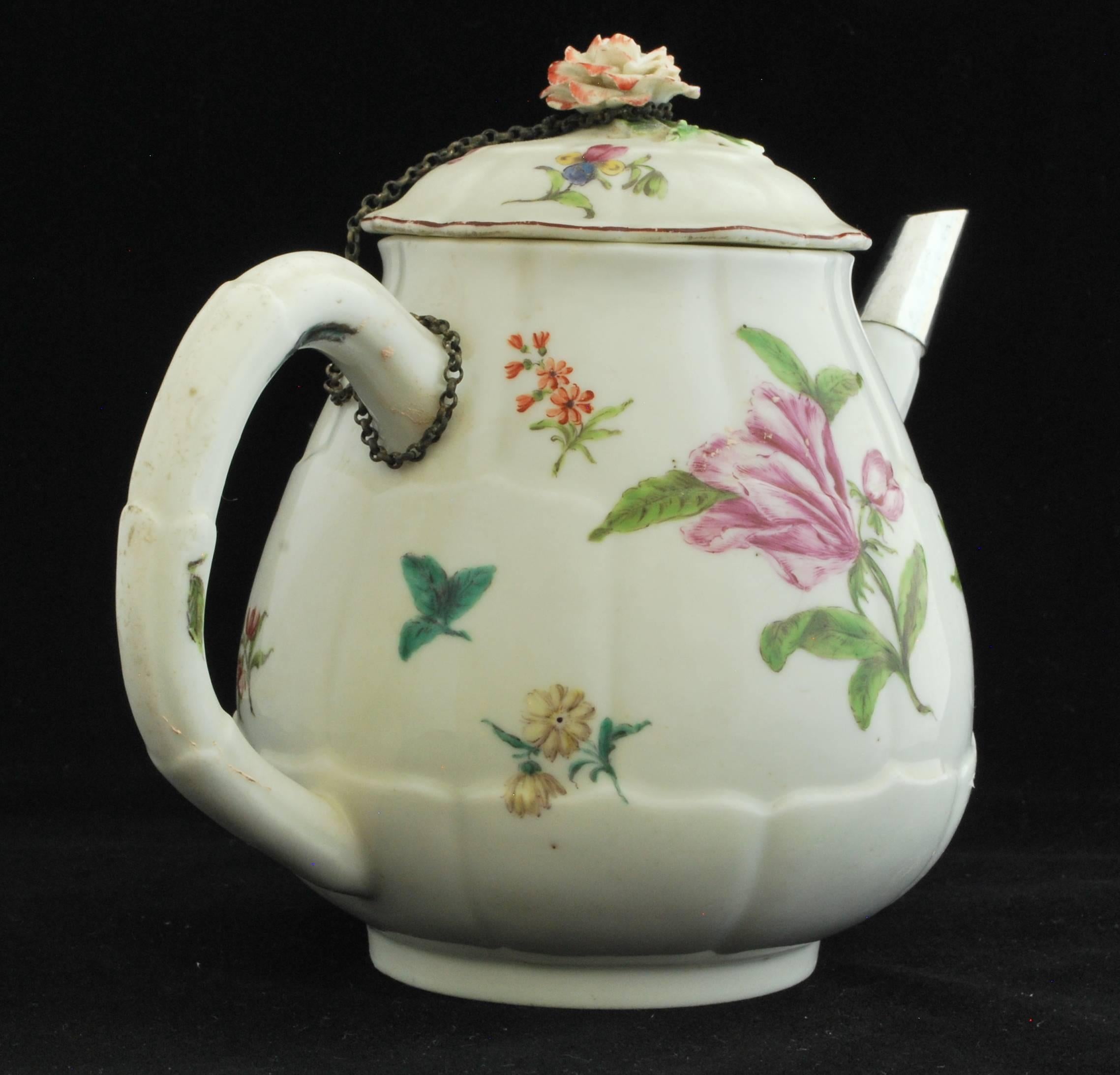 Teapot in Artichoke Shape, Chelsea, circa 1755 In Good Condition In Melbourne, Victoria
