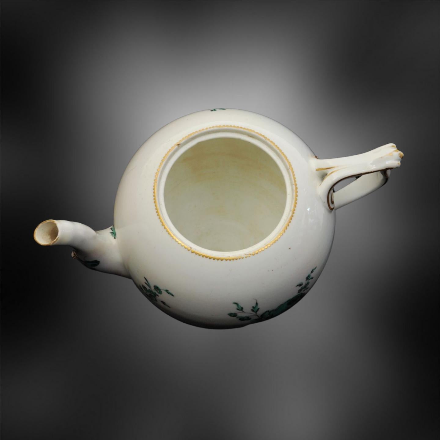 Teapot, Derby Porcelain Works, circa 1775 In Good Condition For Sale In Melbourne, Victoria