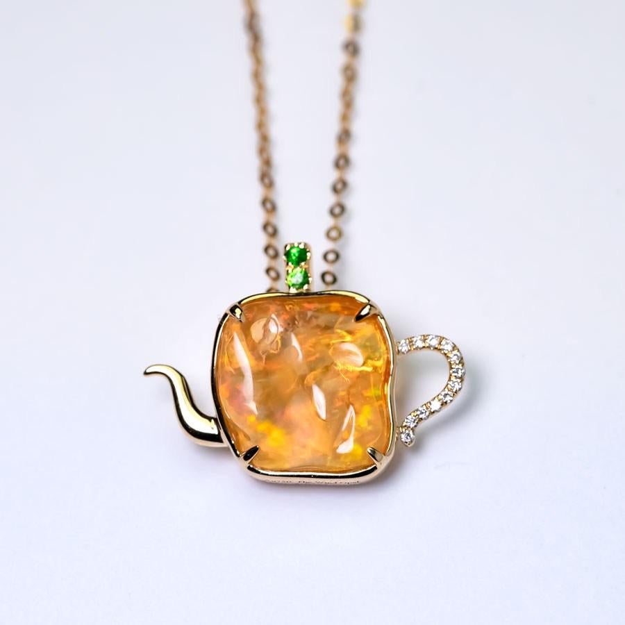 Collier en or jaune 18 carats orné d'une théière Design/One, opale de feu, diamant et tsavorite Unisexe en vente