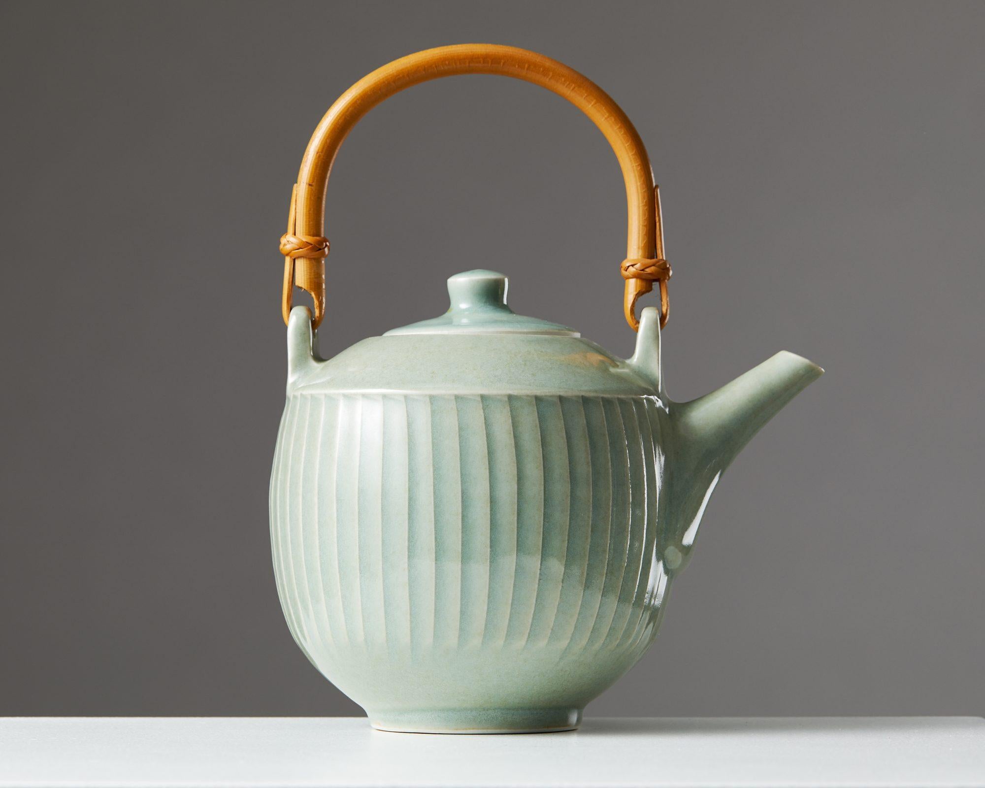 Mid-Century Modern Teapot designed by David Leach, England, 1960's.