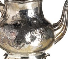 Teapot in a shell shape - 19th century