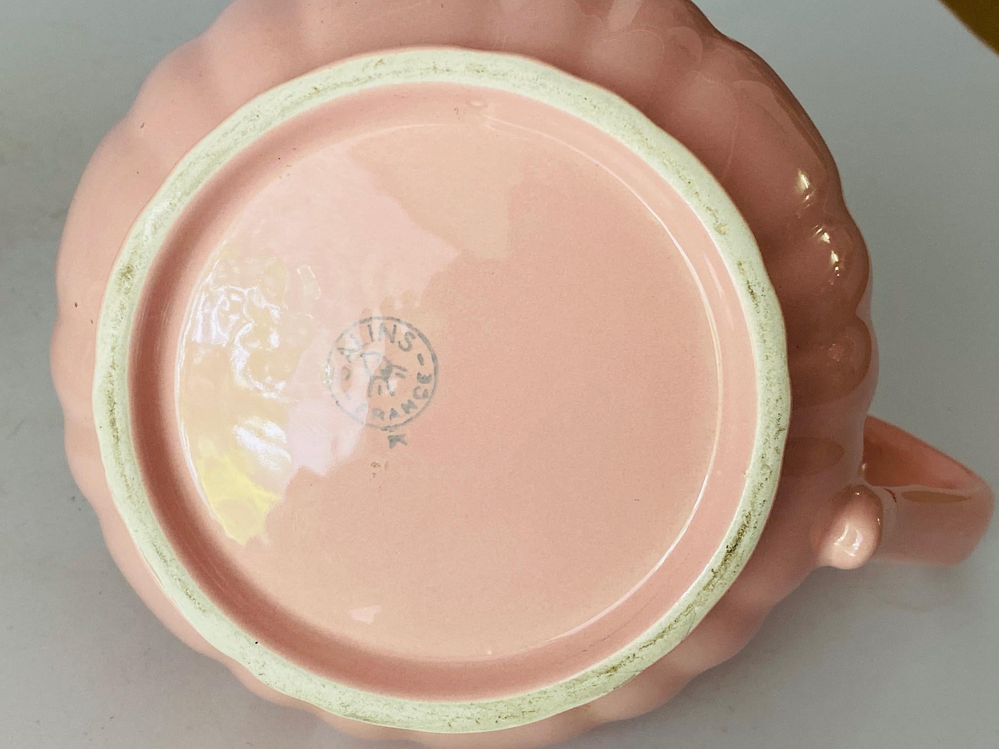 Teekanne aus Keramik für Les Salins in rosafarben, Frankreich, Mitte des Jahrhunderts im Zustand „Gut“ im Angebot in Auribeau sur Siagne, FR