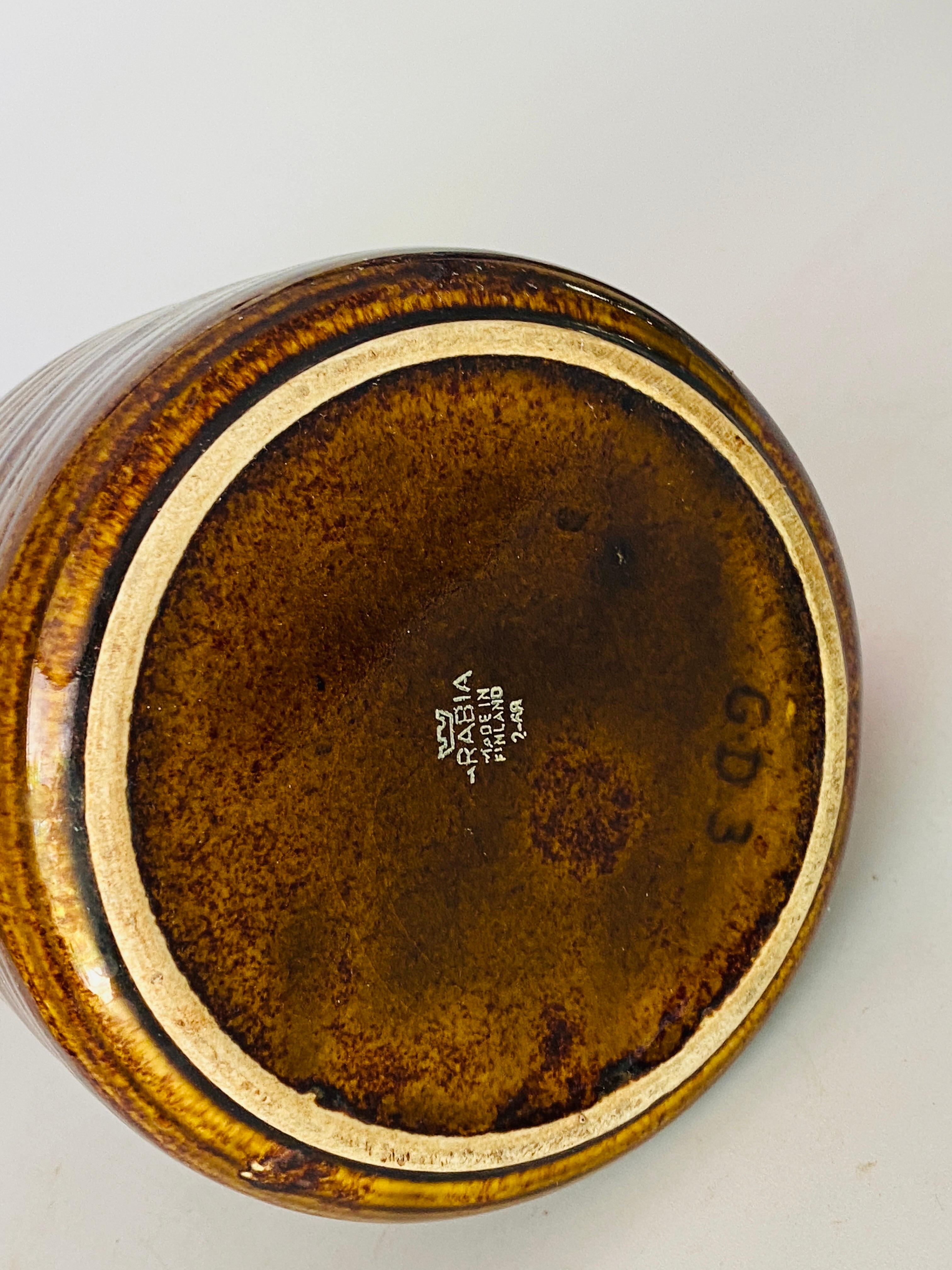 Finlandais Théière en faïence émaillée pour Arabia of Finland de couleur Brown Midcentury en vente