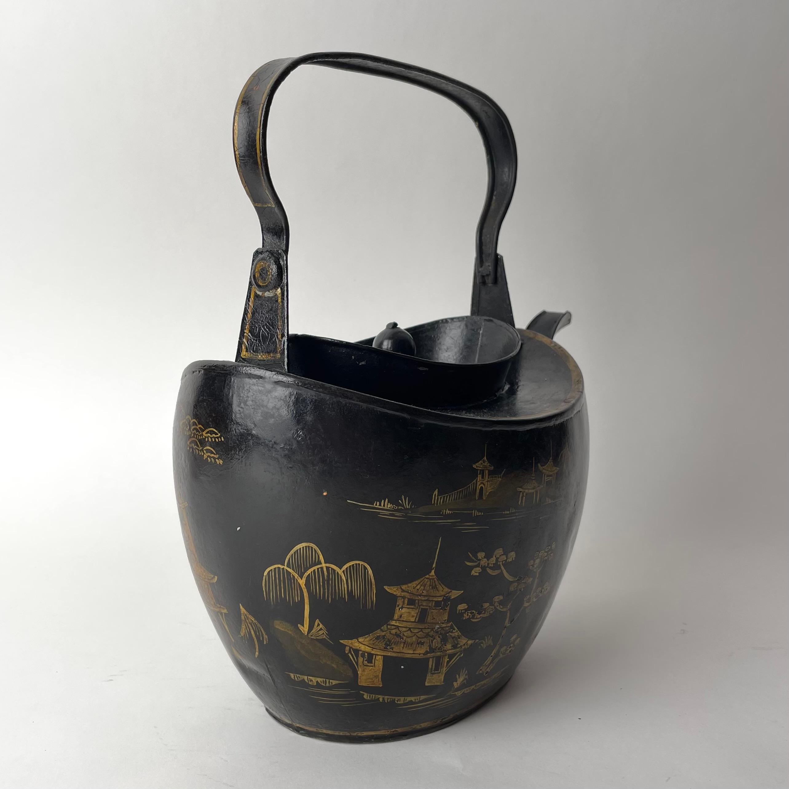 Théière en étain peint avec des décorations chinoises George III, fin du XVIIIe siècle en vente 1