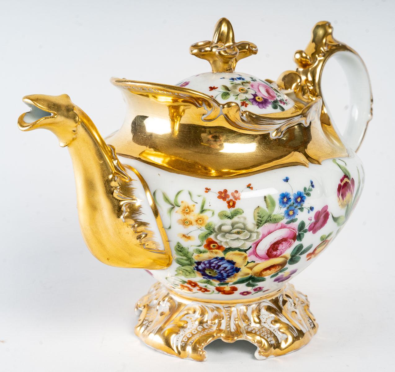 French Teapot in Paris Porcelain, 19th Century For Sale