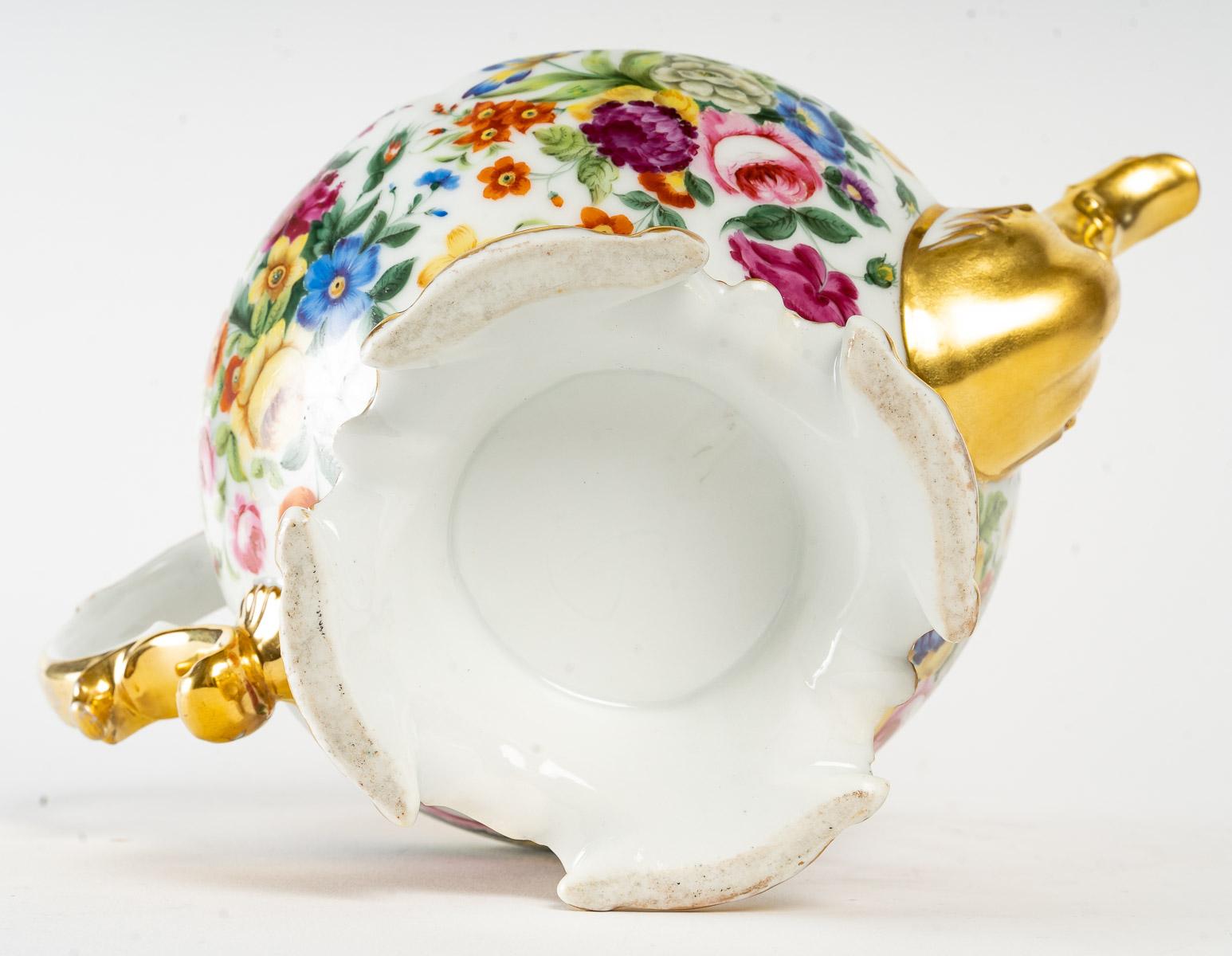 Gilt Teapot in Paris Porcelain, 19th Century For Sale