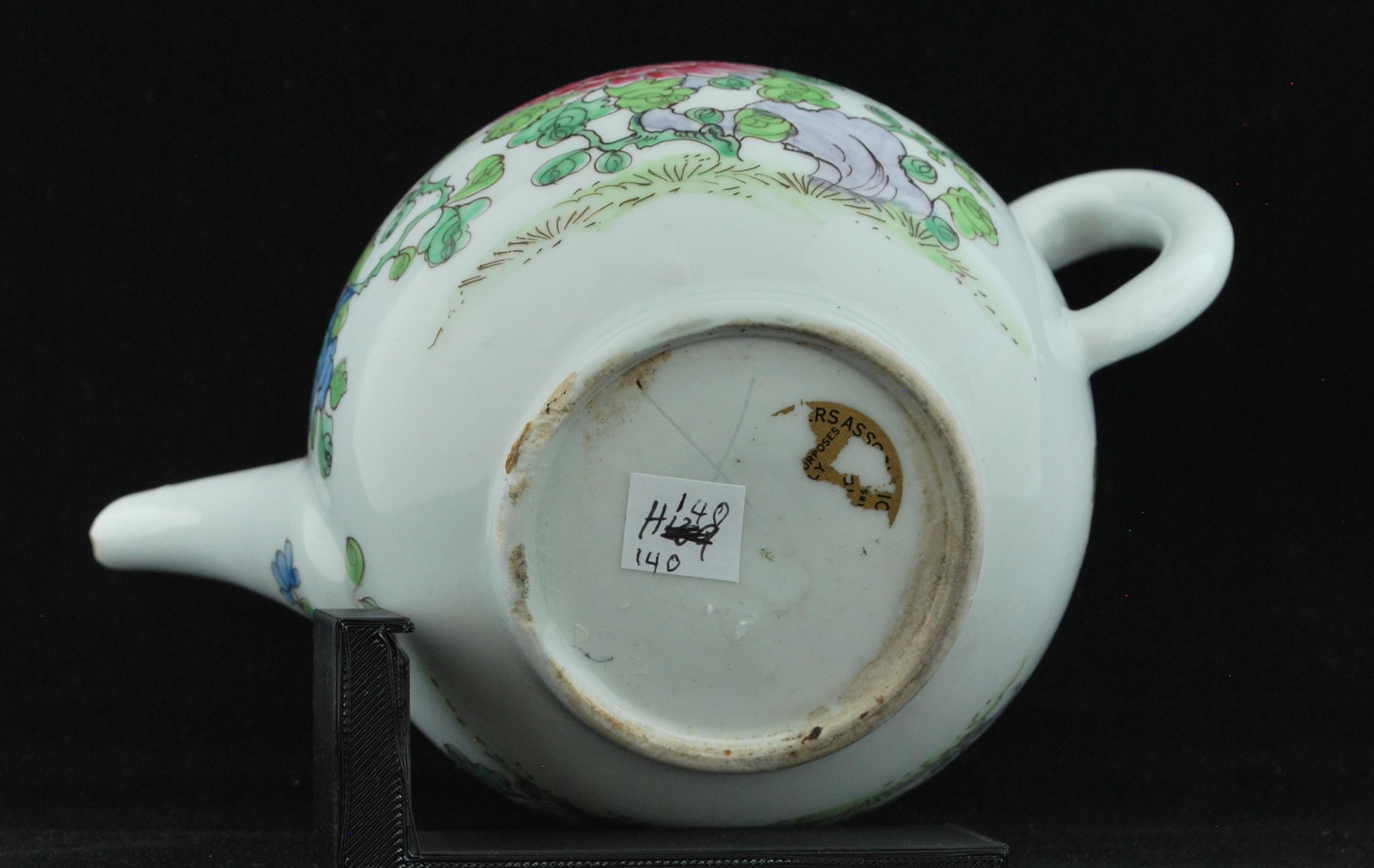 Théière dans le style de la famille rose, Bow Porcelain Factory, vers 1752 Excellent état - En vente à Melbourne, Victoria