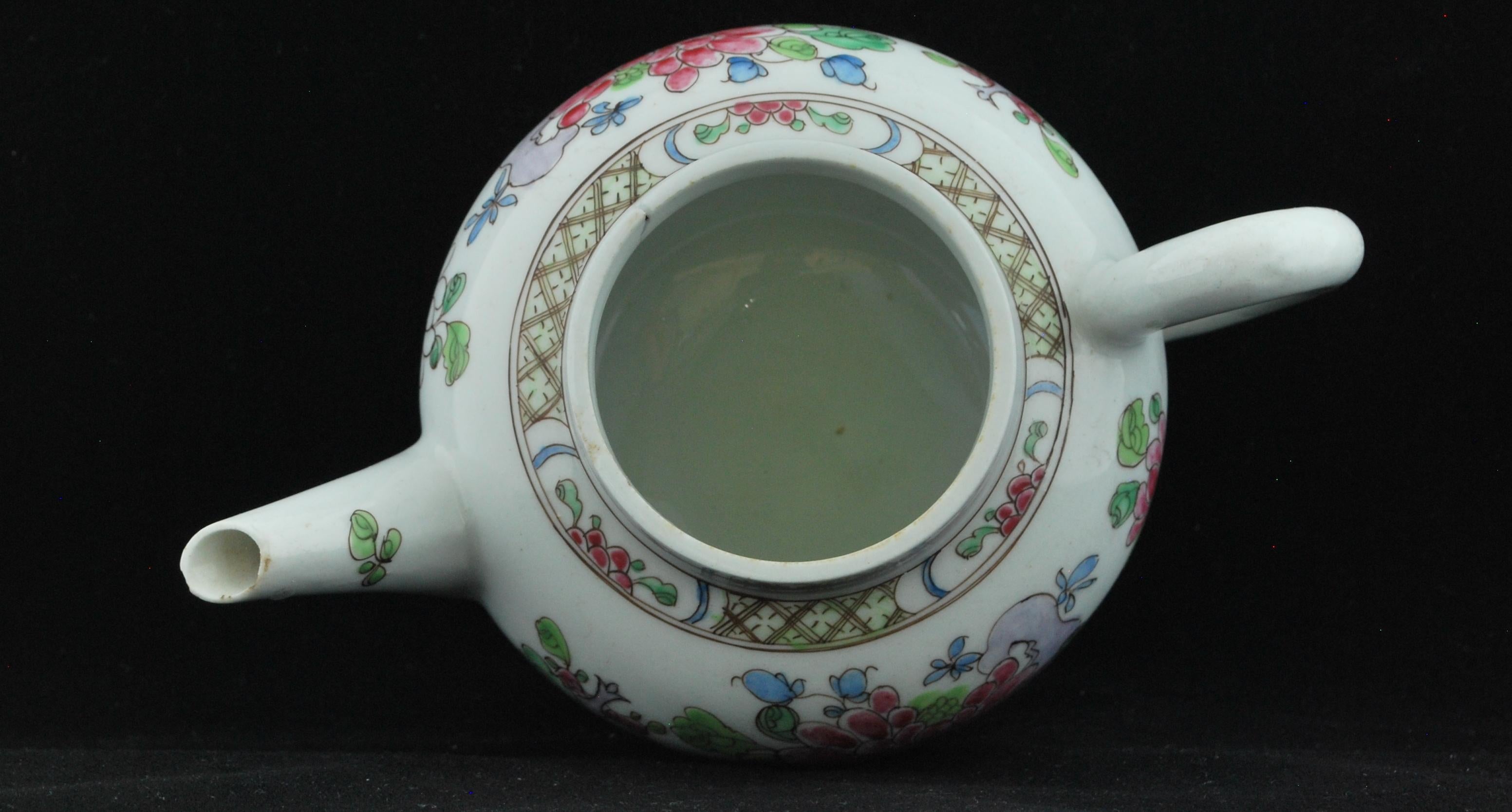 Chinoiserie Teapot in the Famille Rose Style, Bow Porcelain Factory, circa 1752 For Sale