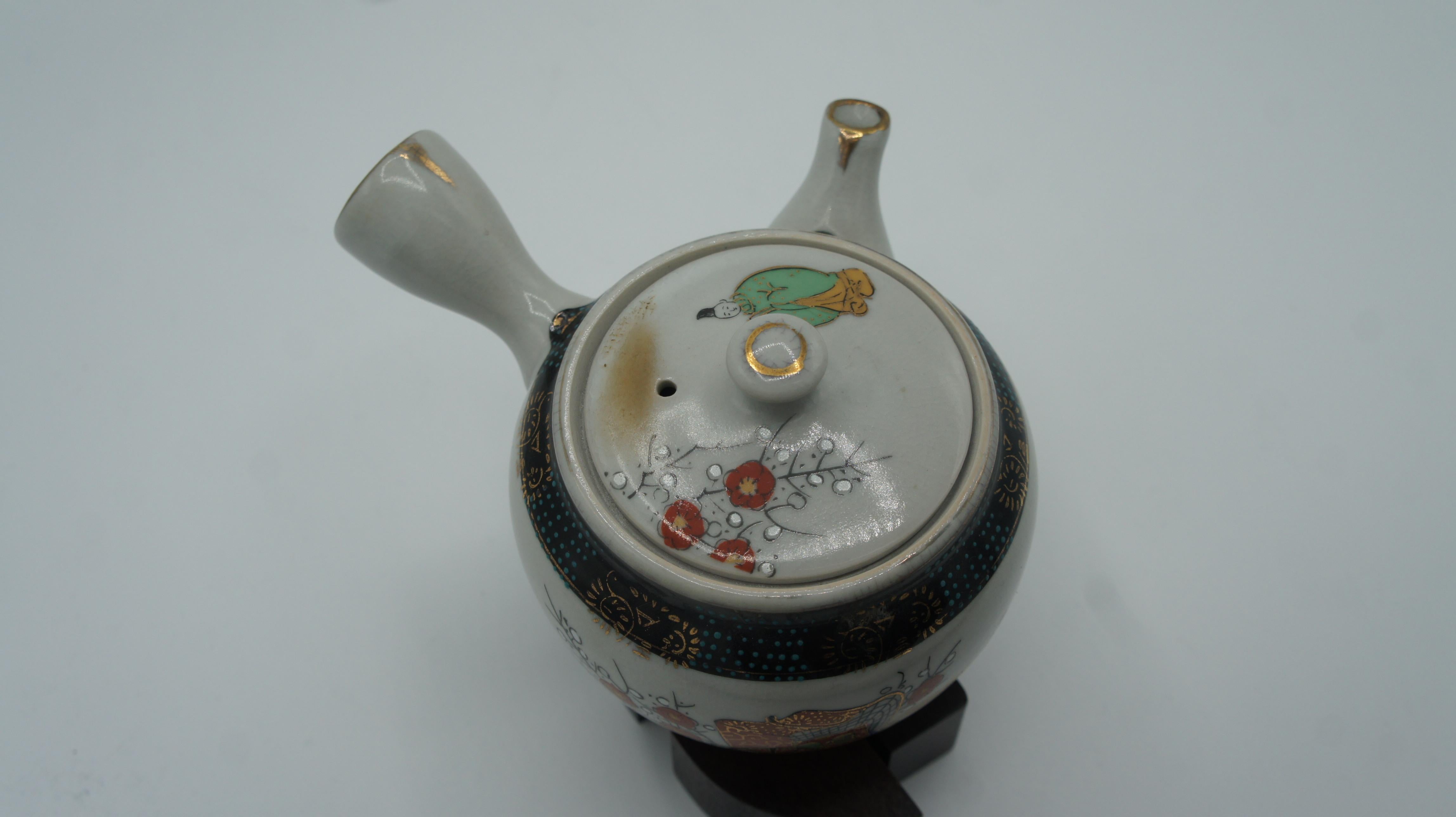 Teapot Kutani with Signature Showa Period 5