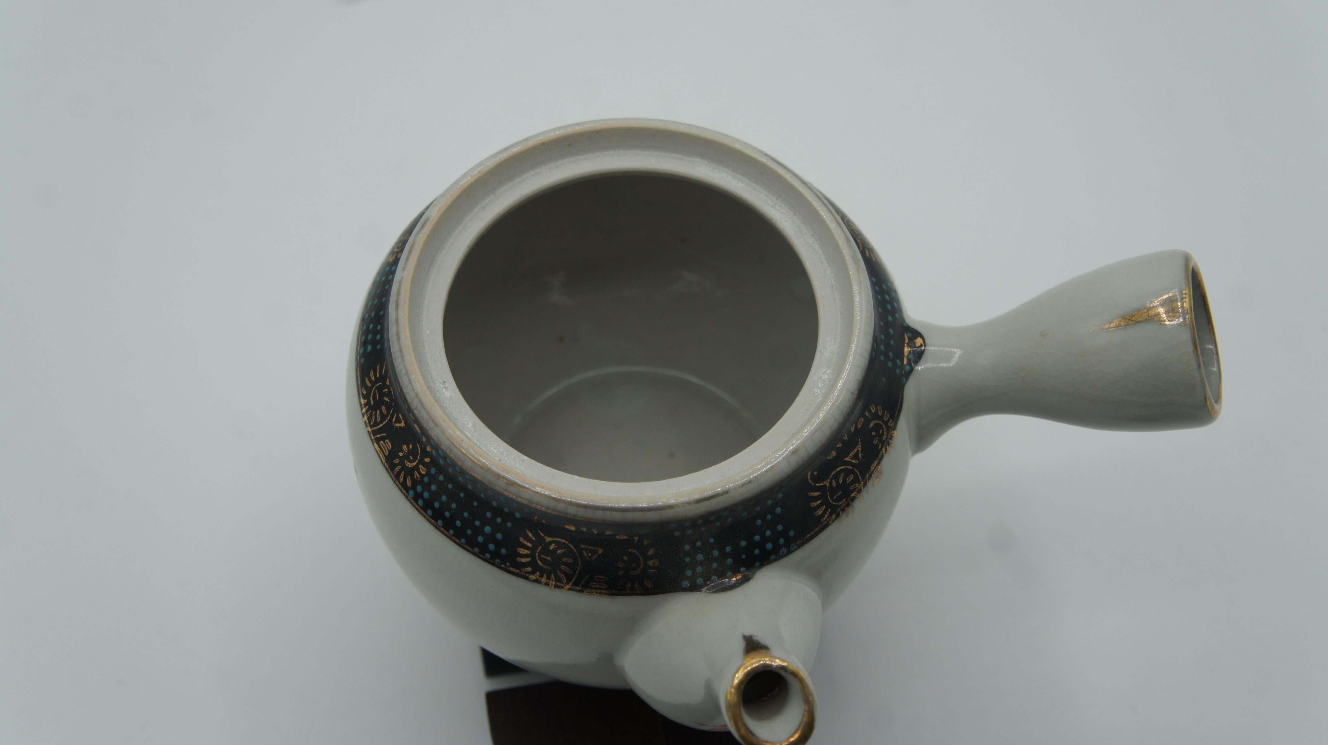 Teapot Kutani with Signature Showa Period 1