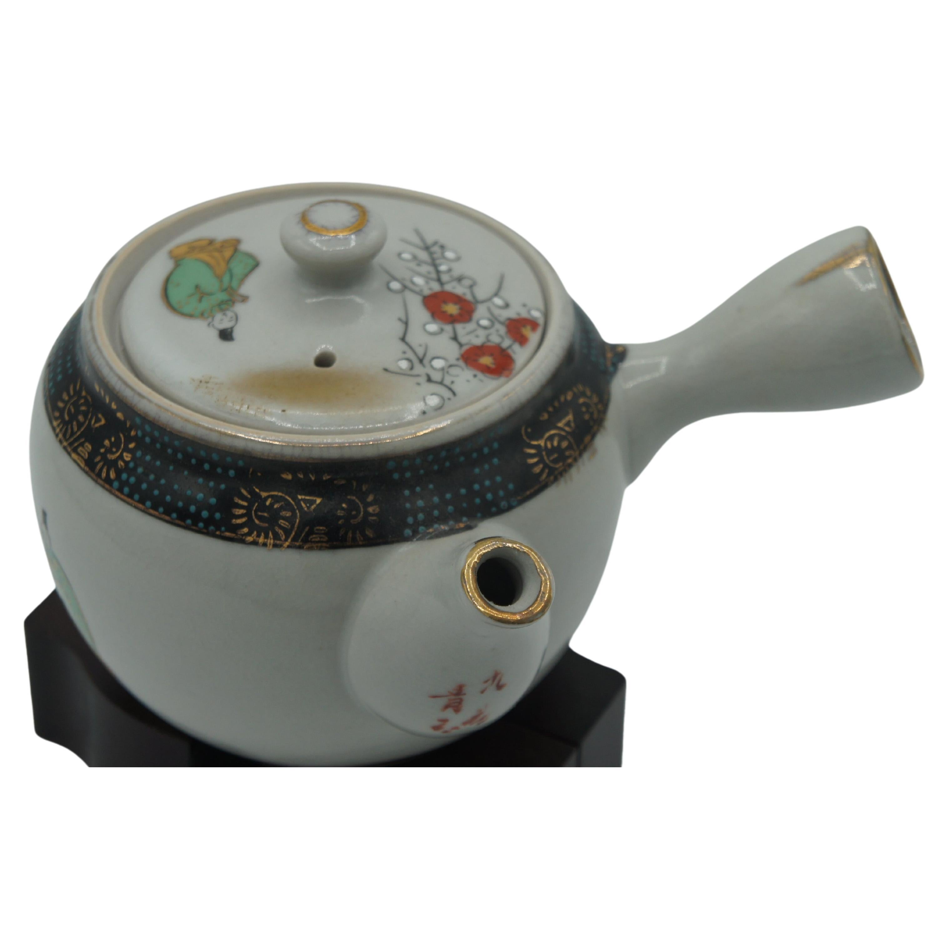 Teapot Kutani with Signature Showa Period