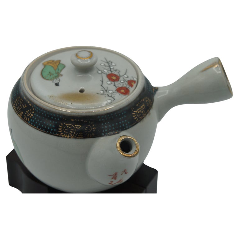 Teapot Kutani with signature Showa period For Sale at 1stDibs