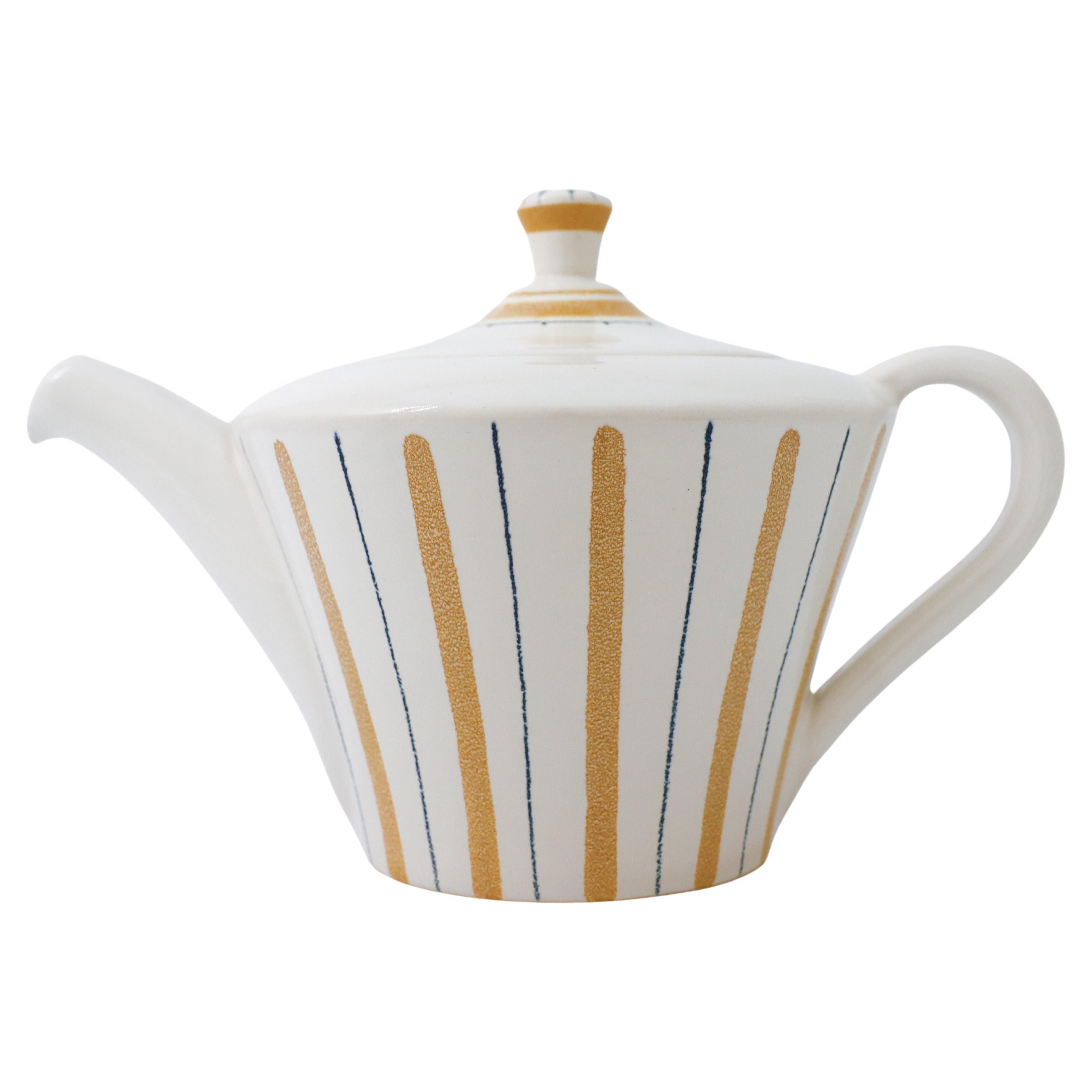 Teapot, "Lilja" "Lilly", Bo Fajans, Sweden, 1940s, Mid-Century Modern Vintage For Sale