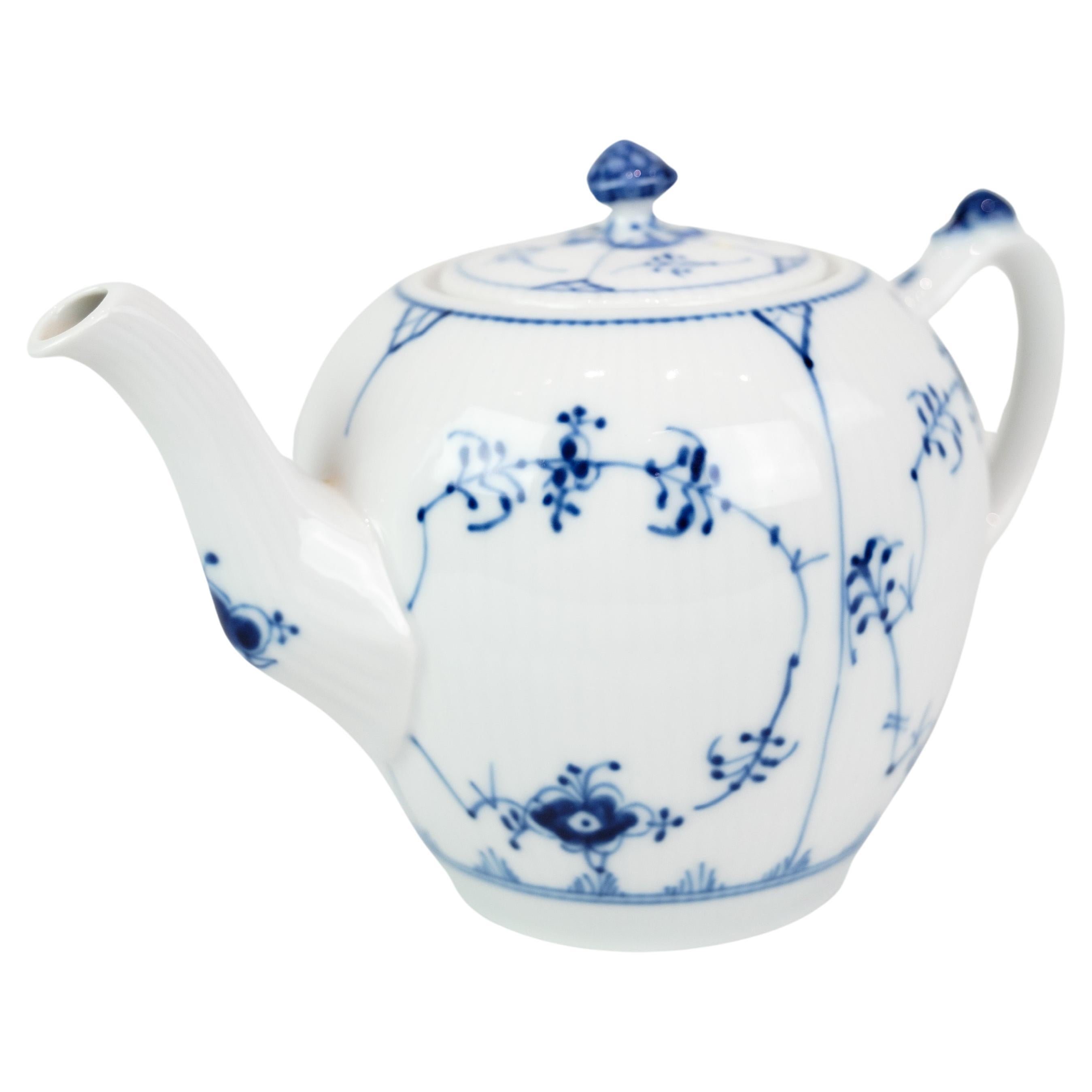 Tetera Made In Kgl. Mejillón Pintado Acanalado De Royal Copenhagen De Los Años Treinta