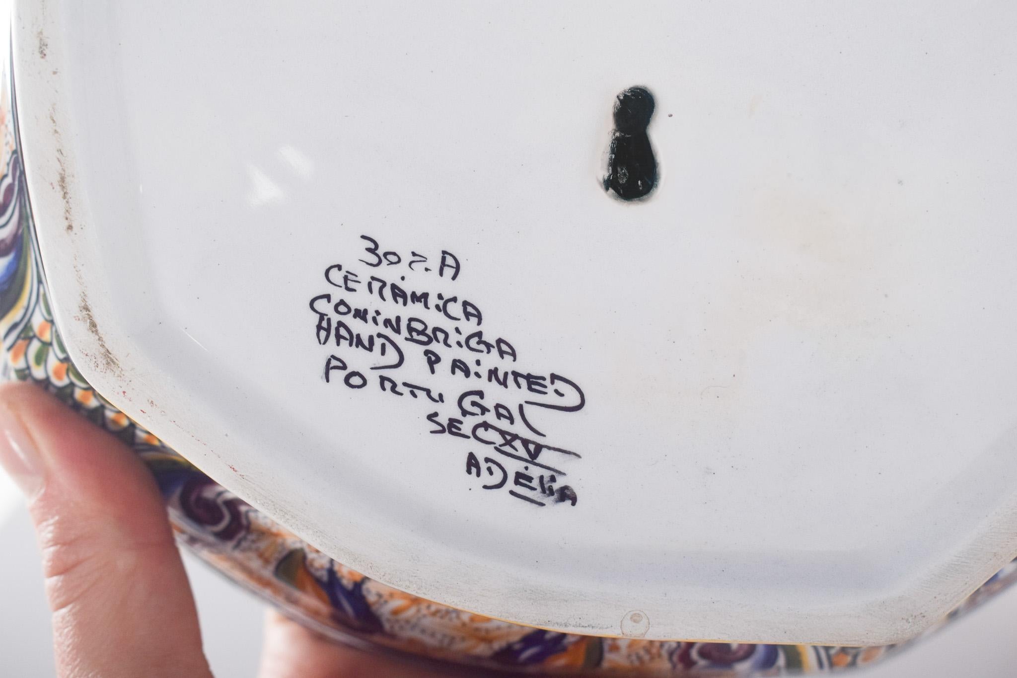 XX secolo Teiera, saliera e brocca con rubinetto in maiolica Conimbriga in vendita